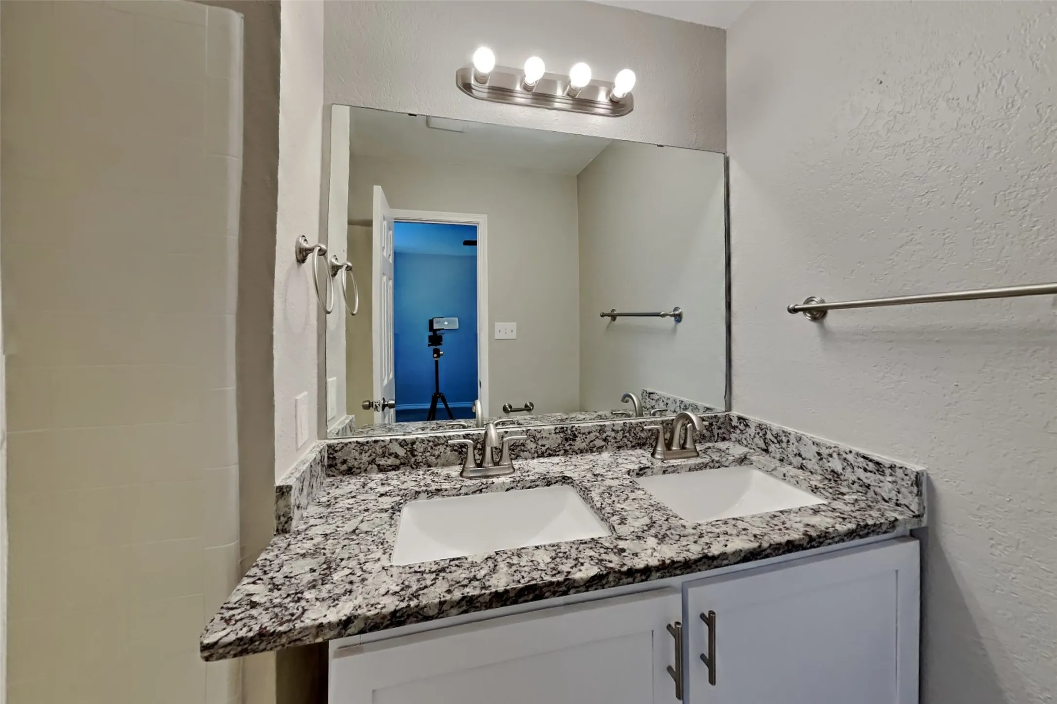 Single Family Residence For Rent in Tarrant County , 3817 Kippers Court, Arlington, Texas 76016, 3 Bedroom, 2 Bathroom, 2 Garage spaces, 1,336 Sqft, built in 1980, mls#21377789, Real Estate Agent in Arlington, Homes For Rent in Tarrant county, Homes For Rent in Arlington, Realtor in Arlington Texas, Real Estate Brokerage Independent Realty Texas, Luminita Cordes Realtor
