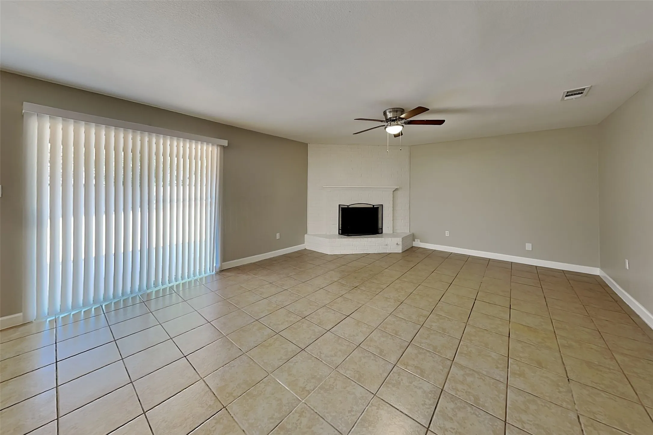 Single Family Residence For Rent in Tarrant County , 3817 Kippers Court, Arlington, Texas 76016, 3 Bedroom, 2 Bathroom, 2 Garage spaces, 1,336 Sqft, built in 1980, mls#21377789, Real Estate Agent in Arlington, Homes For Rent in Tarrant county, Homes For Rent in Arlington, Realtor in Arlington Texas, Real Estate Brokerage Independent Realty Texas, Luminita Cordes Realtor