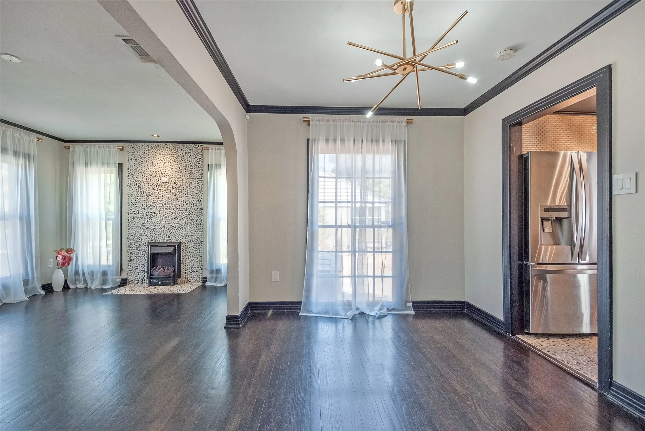 Single Family Residence For Rent in Dallas County , 2014 Rugged Drive, Dallas, Texas 75224, 2 Bedroom, 1 Bathroom, 2 Garage spaces, 1,222 Sqft, built in 1952, mls#21377425, Real Estate Agent in Dallas, Homes For Rent in Dallas county, Homes For Rent in Dallas, Realtor in Dallas Texas, Real Estate Brokerage Independent Realty Texas, Luminita Cordes Realtor