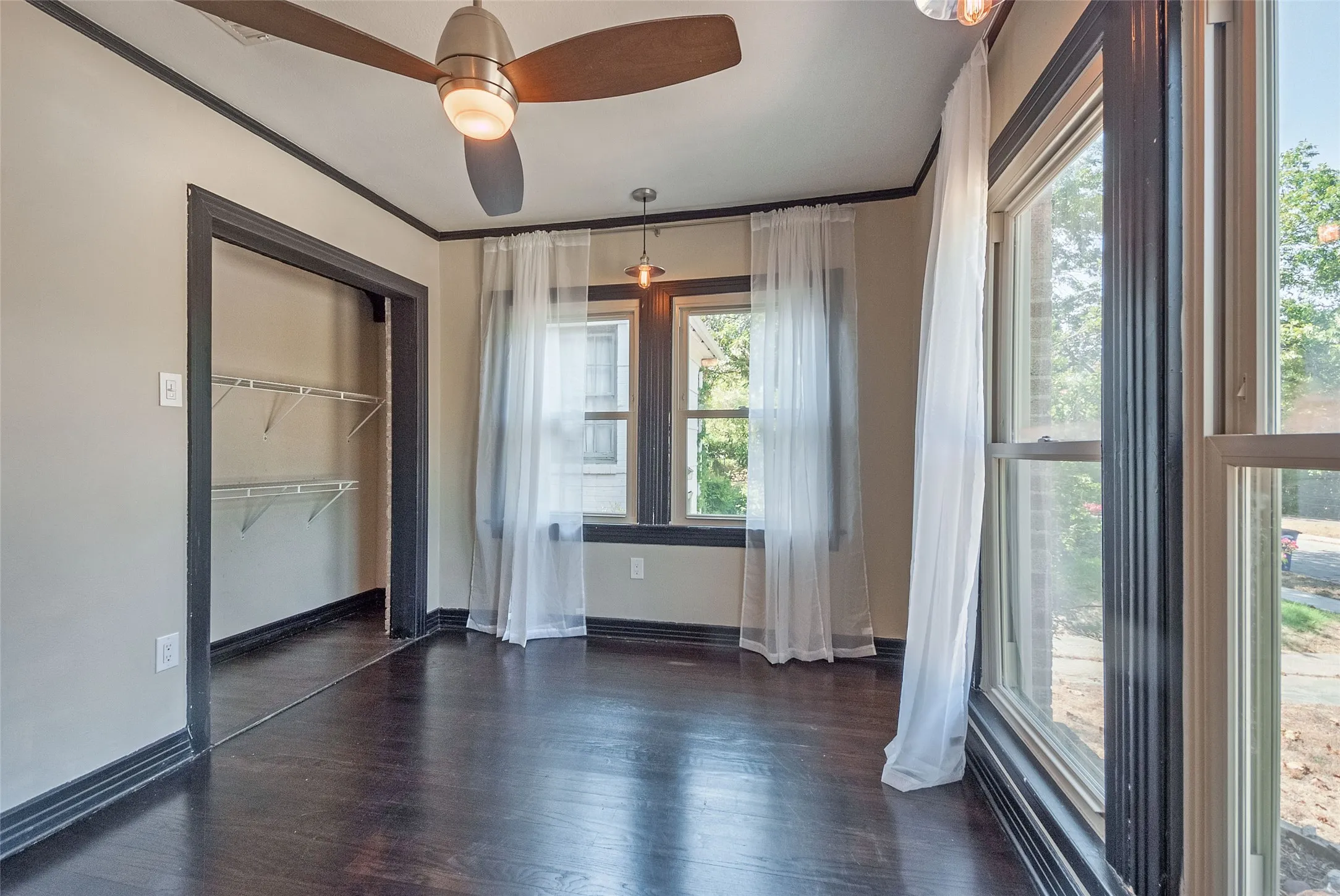 Single Family Residence For Rent in Dallas County , 2014 Rugged Drive, Dallas, Texas 75224, 2 Bedroom, 1 Bathroom, 2 Garage spaces, 1,222 Sqft, built in 1952, mls#21377425, Real Estate Agent in Dallas, Homes For Rent in Dallas county, Homes For Rent in Dallas, Realtor in Dallas Texas, Real Estate Brokerage Independent Realty Texas, Luminita Cordes Realtor