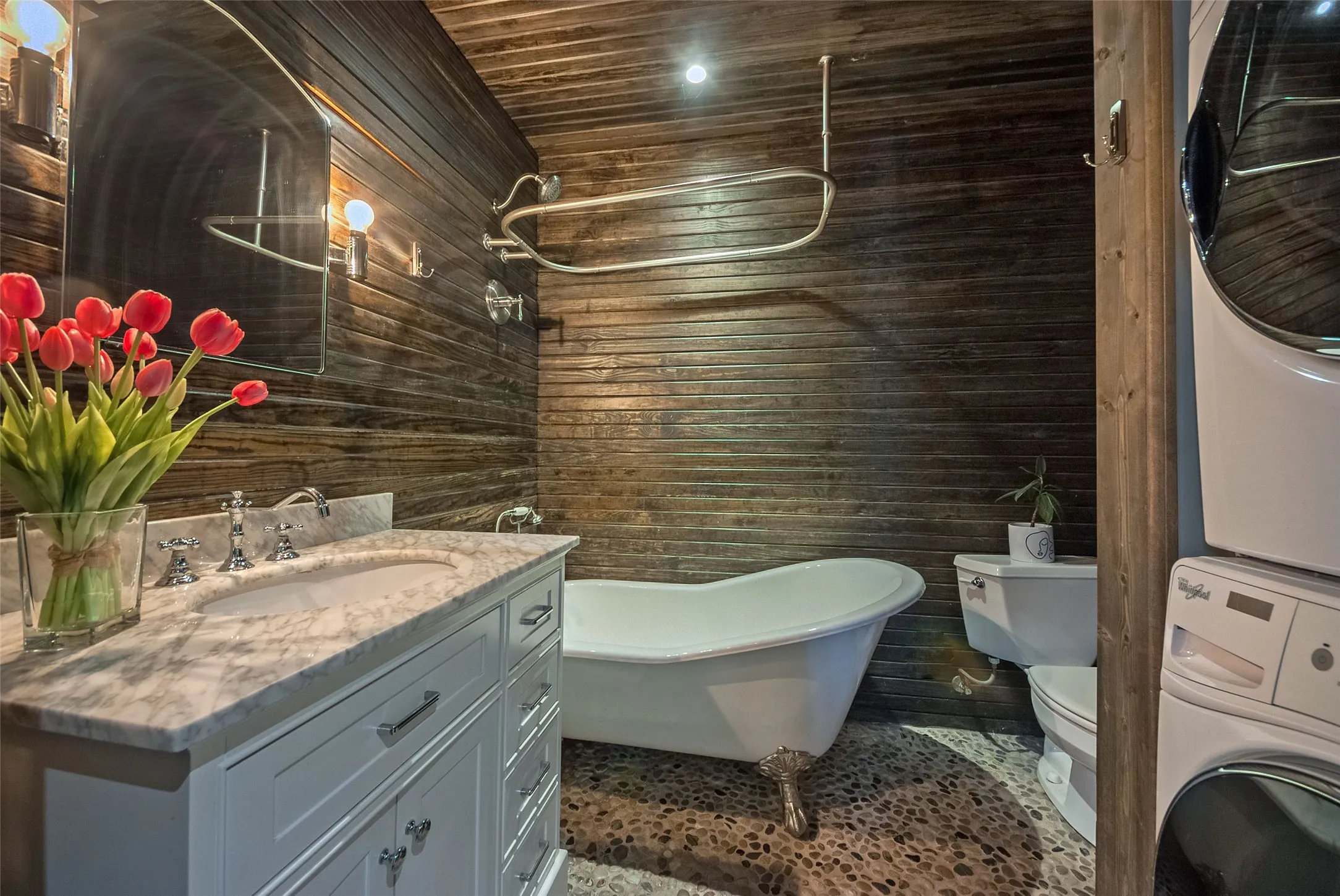 Single Family Residence For Rent in Dallas County , 2014 Rugged Drive, Dallas, Texas 75224, 2 Bedroom, 1 Bathroom, 2 Garage spaces, 1,222 Sqft, built in 1952, mls#21377425, Real Estate Agent in Dallas, Homes For Rent in Dallas county, Homes For Rent in Dallas, Realtor in Dallas Texas, Real Estate Brokerage Independent Realty Texas, Luminita Cordes Realtor
