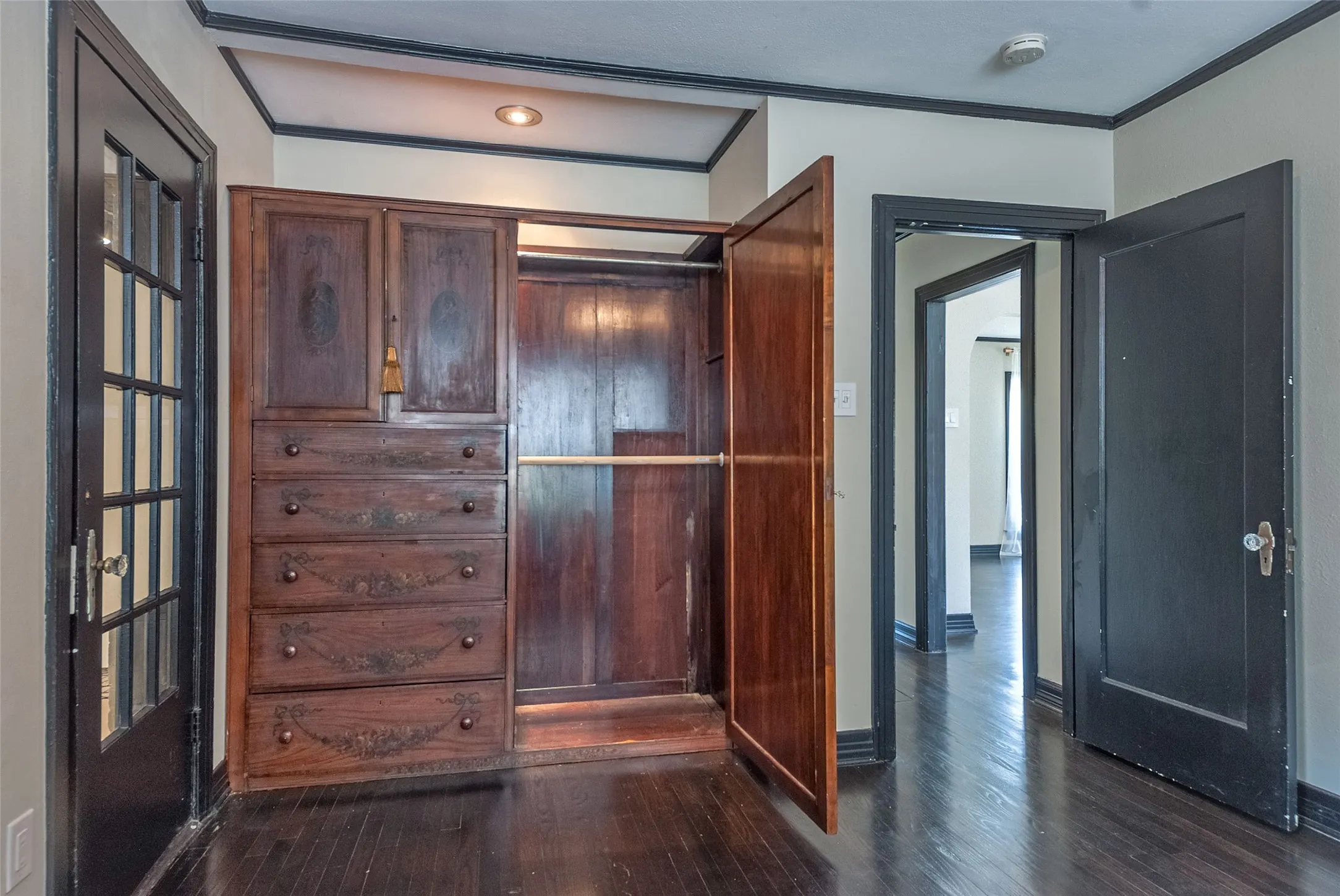 Single Family Residence For Rent in Dallas County , 2014 Rugged Drive, Dallas, Texas 75224, 2 Bedroom, 1 Bathroom, 2 Garage spaces, 1,222 Sqft, built in 1952, mls#21377425, Real Estate Agent in Dallas, Homes For Rent in Dallas county, Homes For Rent in Dallas, Realtor in Dallas Texas, Real Estate Brokerage Independent Realty Texas, Luminita Cordes Realtor
