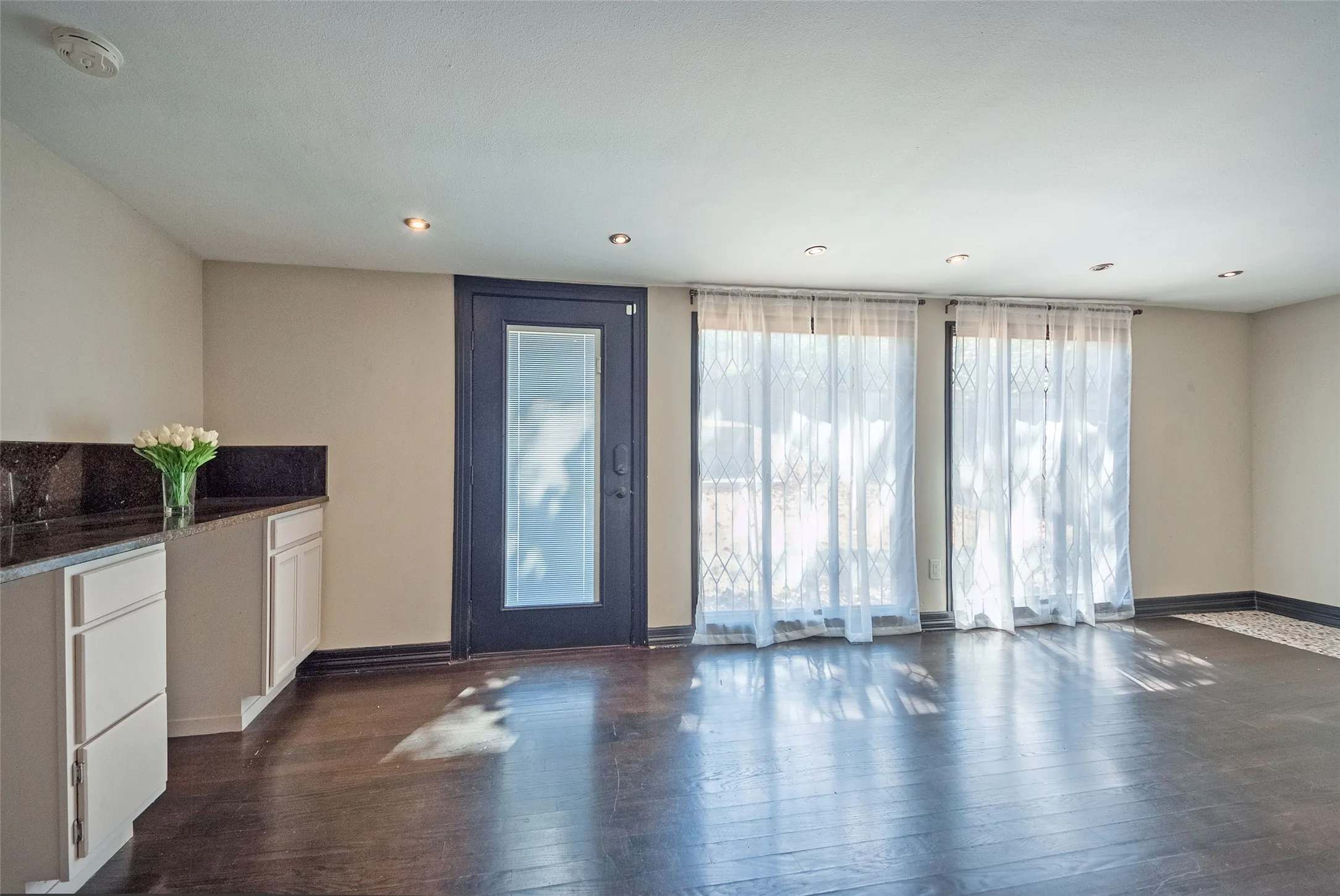 Single Family Residence For Rent in Dallas County , 2014 Rugged Drive, Dallas, Texas 75224, 2 Bedroom, 1 Bathroom, 2 Garage spaces, 1,222 Sqft, built in 1952, mls#21377425, Real Estate Agent in Dallas, Homes For Rent in Dallas county, Homes For Rent in Dallas, Realtor in Dallas Texas, Real Estate Brokerage Independent Realty Texas, Luminita Cordes Realtor