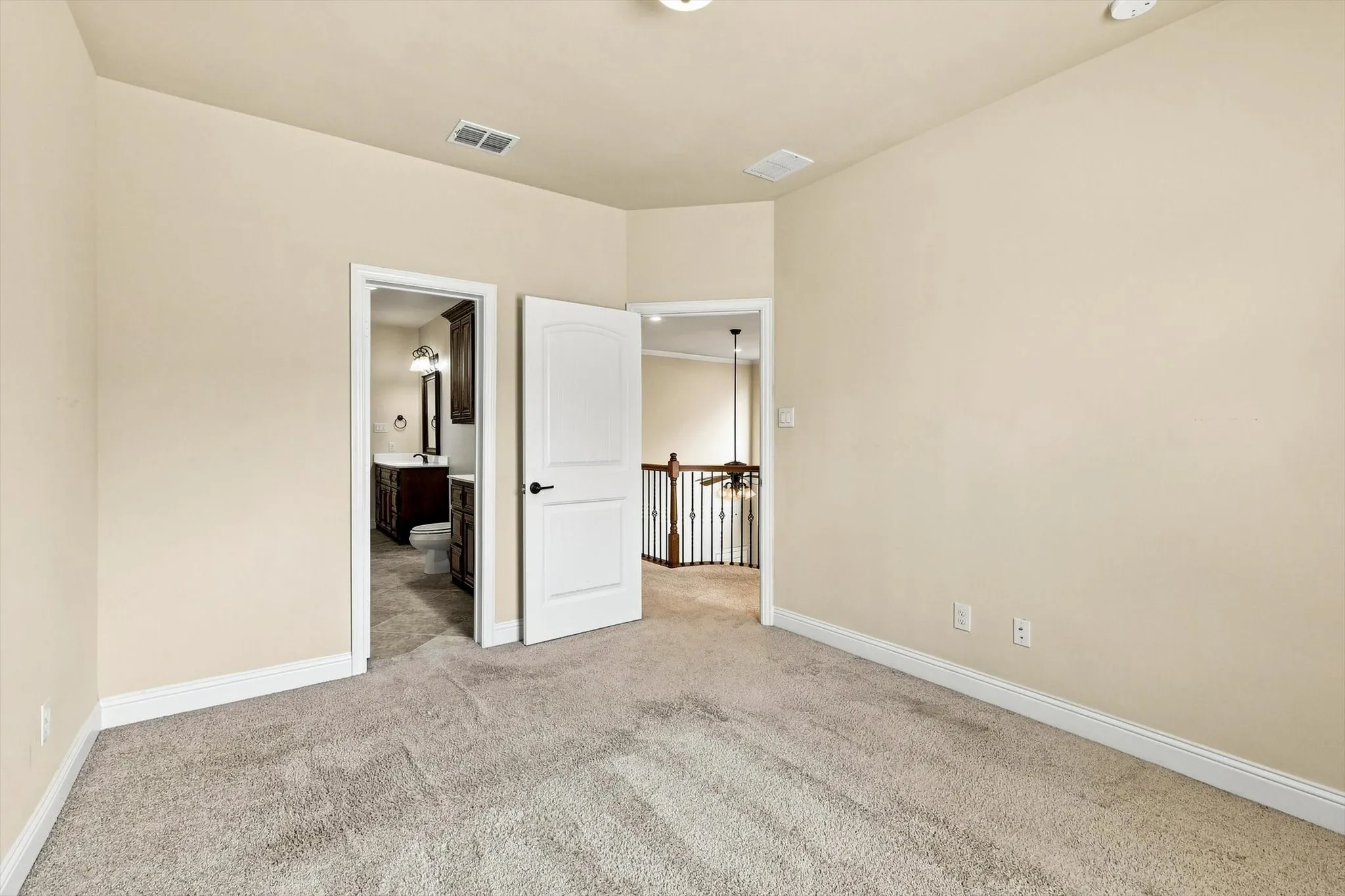 Single Family Residence For Sale in Dallas County , 5012 Province Place, Irving, Texas 75038, 3 Bedroom, 3 Bathroom, 2 Garage spaces, 2,772 Sqft, built in 2013, mls#21377037, Real Estate Agent in Irving, Homes For Sale in Dallas county, Homes For Sale in Irving, Realtor in Irving Texas, Real Estate Brokerage Independent Realty Texas, Luminita Cordes Realtor