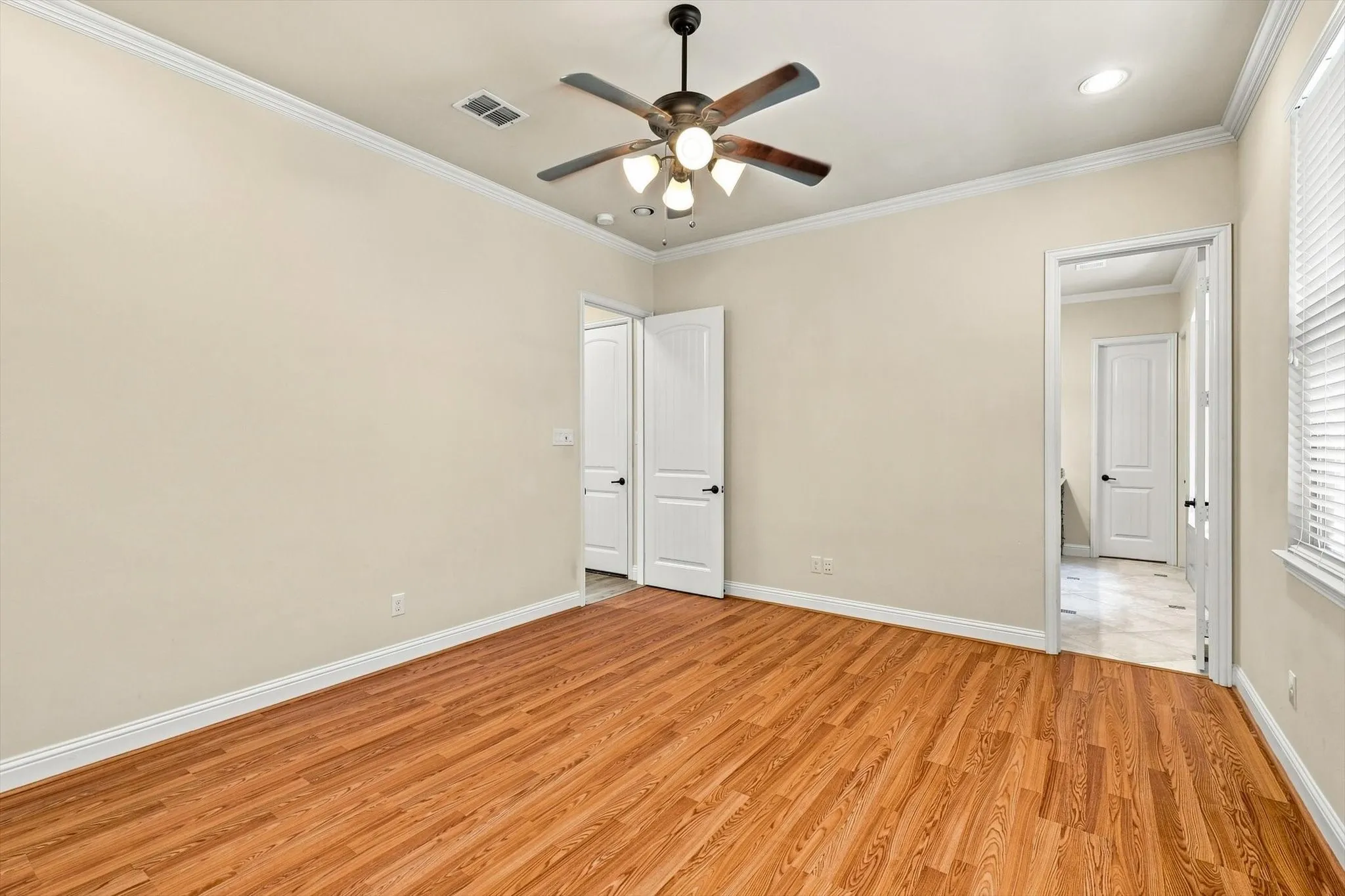 Single Family Residence For Sale in Dallas County , 5012 Province Place, Irving, Texas 75038, 3 Bedroom, 3 Bathroom, 2 Garage spaces, 2,772 Sqft, built in 2013, mls#21377037, Real Estate Agent in Irving, Homes For Sale in Dallas county, Homes For Sale in Irving, Realtor in Irving Texas, Real Estate Brokerage Independent Realty Texas, Luminita Cordes Realtor