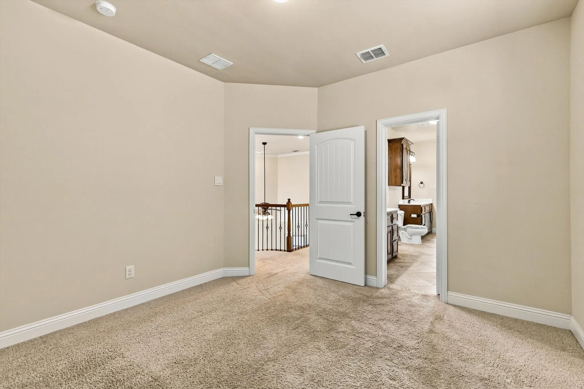 Single Family Residence For Sale in Dallas County , 5012 Province Place, Irving, Texas 75038, 3 Bedroom, 3 Bathroom, 2 Garage spaces, 2,772 Sqft, built in 2013, mls#21377037, Real Estate Agent in Irving, Homes For Sale in Dallas county, Homes For Sale in Irving, Realtor in Irving Texas, Real Estate Brokerage Independent Realty Texas, Luminita Cordes Realtor
