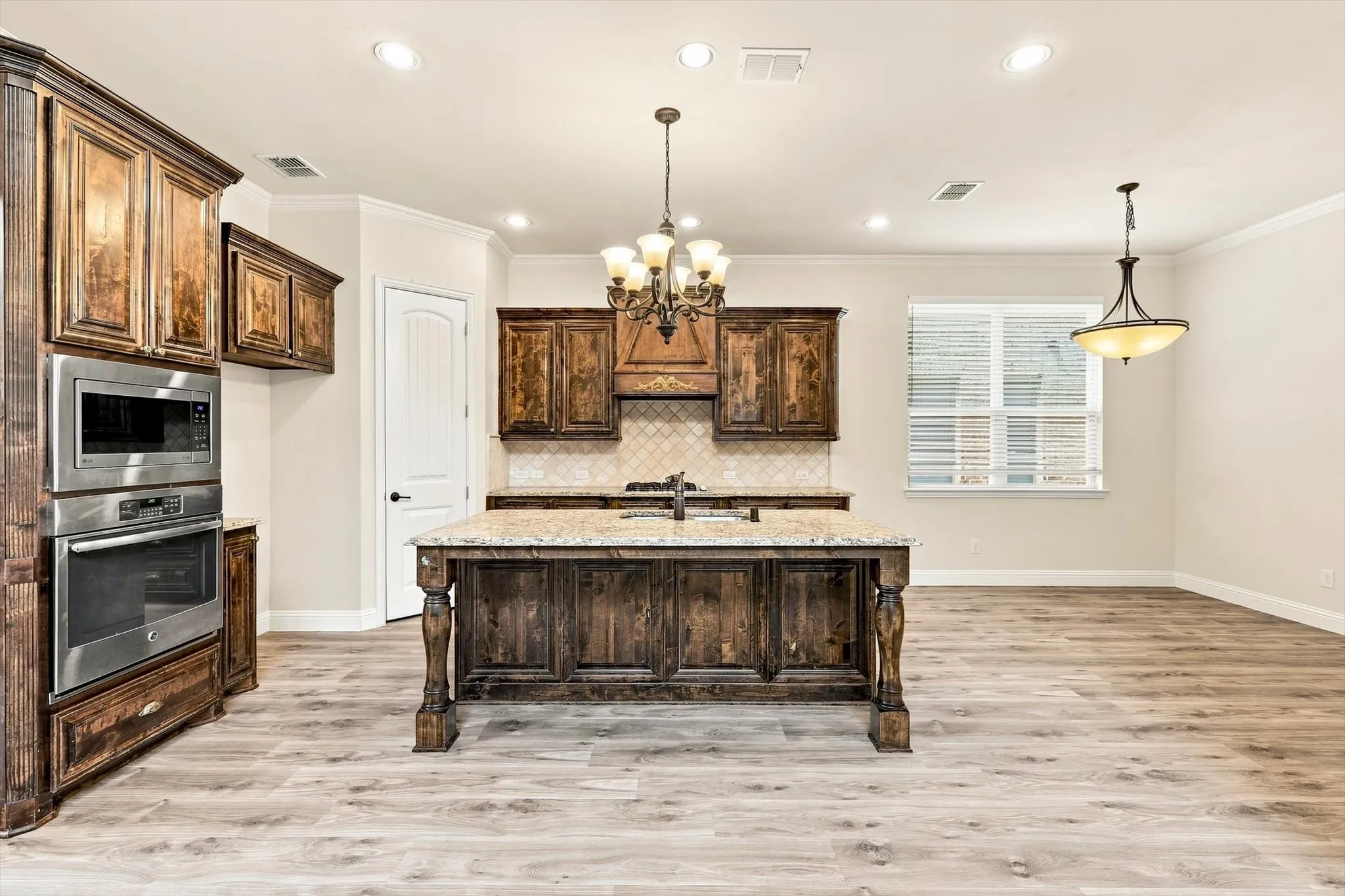 Single Family Residence For Sale in Dallas County , 5012 Province Place, Irving, Texas 75038, 3 Bedroom, 3 Bathroom, 2 Garage spaces, 2,772 Sqft, built in 2013, mls#21377037, Real Estate Agent in Irving, Homes For Sale in Dallas county, Homes For Sale in Irving, Realtor in Irving Texas, Real Estate Brokerage Independent Realty Texas, Luminita Cordes Realtor