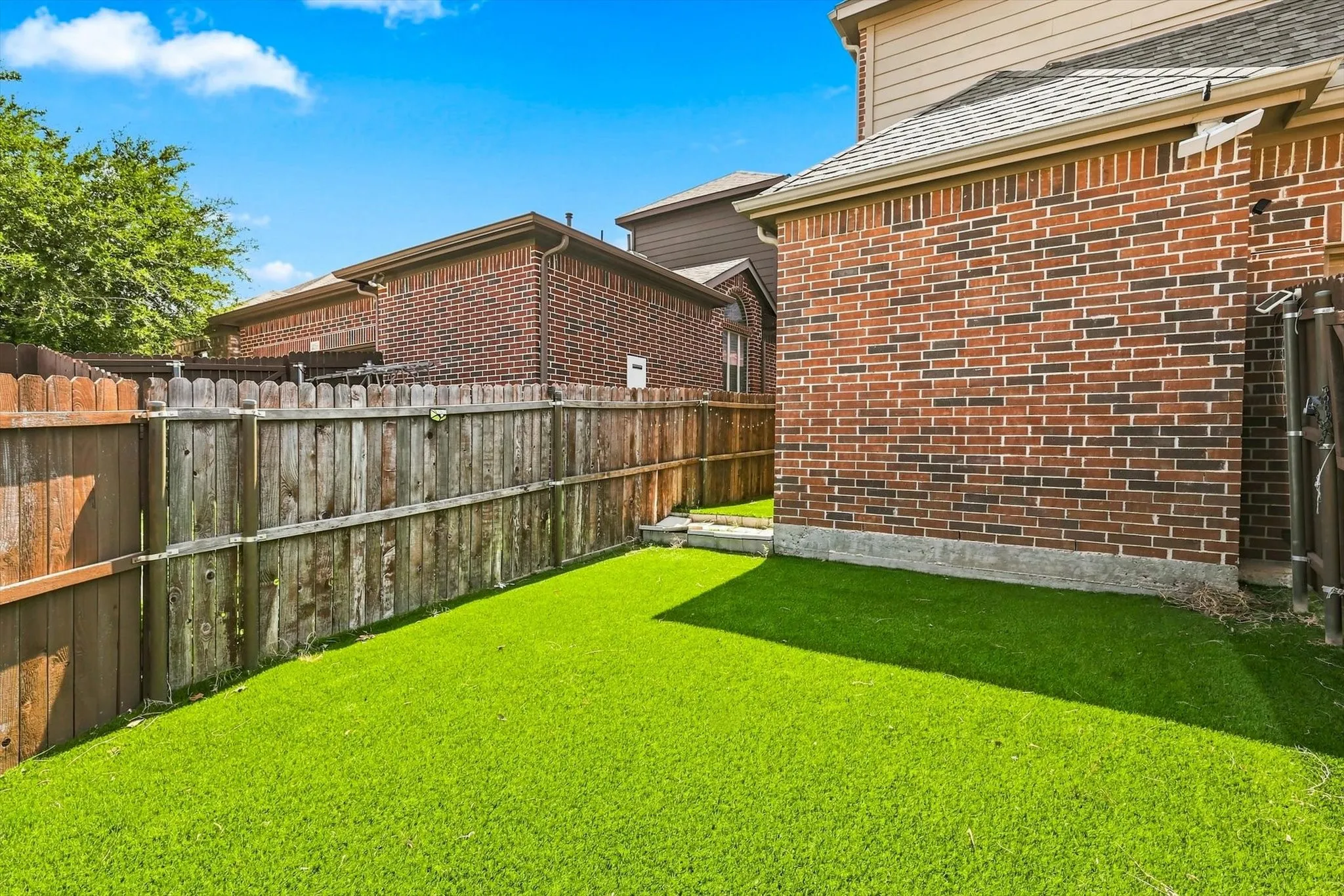 Single Family Residence For Sale in Dallas County , 5012 Province Place, Irving, Texas 75038, 3 Bedroom, 3 Bathroom, 2 Garage spaces, 2,772 Sqft, built in 2013, mls#21377037, Real Estate Agent in Irving, Homes For Sale in Dallas county, Homes For Sale in Irving, Realtor in Irving Texas, Real Estate Brokerage Independent Realty Texas, Luminita Cordes Realtor