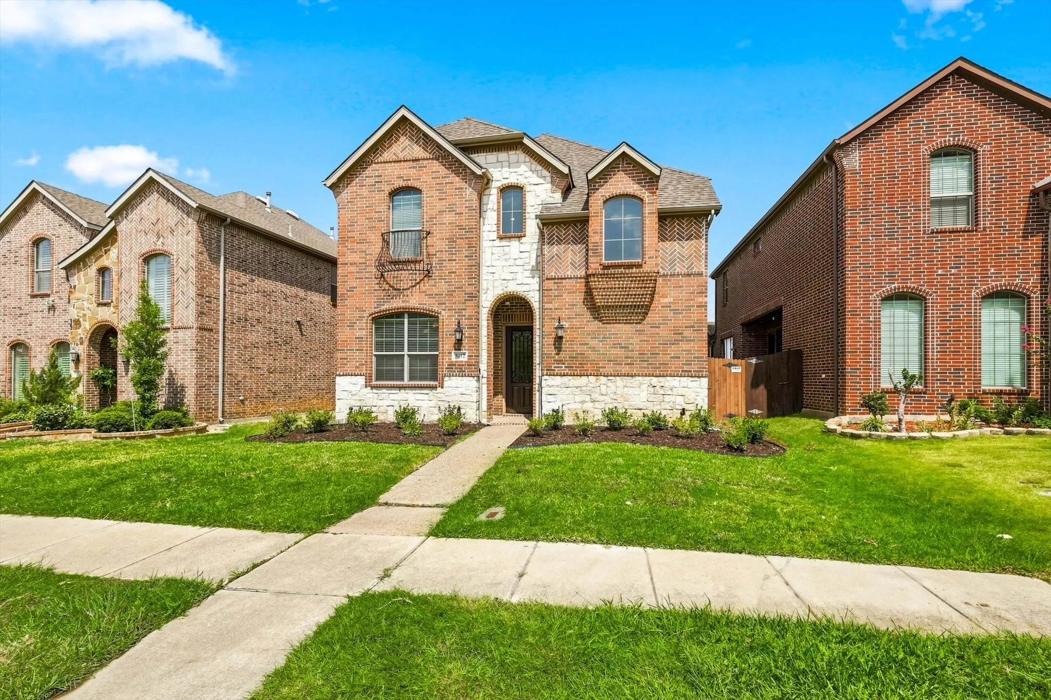 Single Family Residence For Sale in Dallas County , 5012 Province Place, Irving, Texas 75038, 3 Bedroom, 3 Bathroom, 2 Garage spaces, 2,772 Sqft, built in 2013, mls#21377037, Real Estate Agent in Irving, Homes For Sale in Dallas county, Homes For Sale in Irving, Realtor in Irving Texas, Real Estate Brokerage Independent Realty Texas, Luminita Cordes Realtor