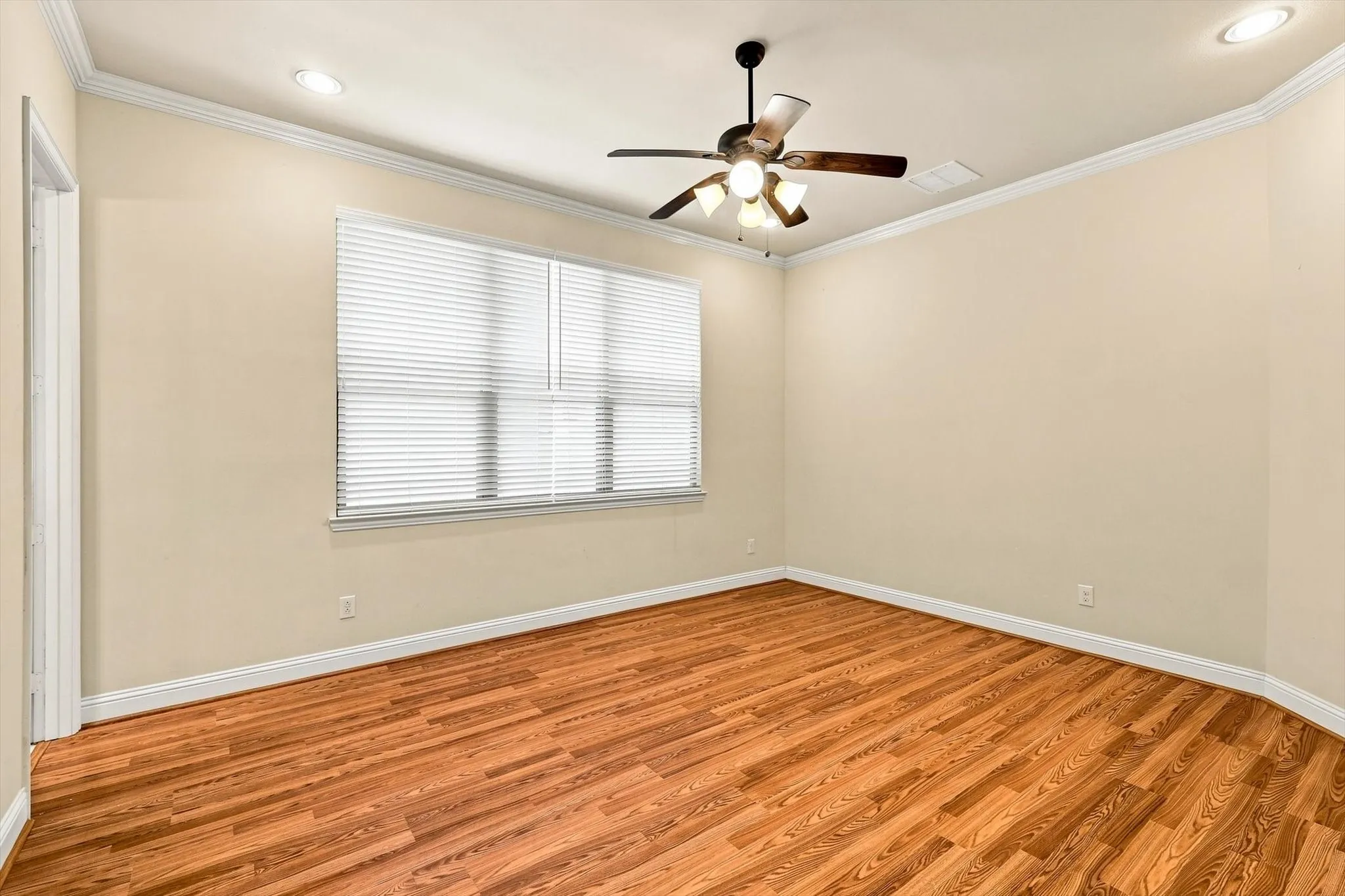 Single Family Residence For Sale in Dallas County , 5012 Province Place, Irving, Texas 75038, 3 Bedroom, 3 Bathroom, 2 Garage spaces, 2,772 Sqft, built in 2013, mls#21377037, Real Estate Agent in Irving, Homes For Sale in Dallas county, Homes For Sale in Irving, Realtor in Irving Texas, Real Estate Brokerage Independent Realty Texas, Luminita Cordes Realtor