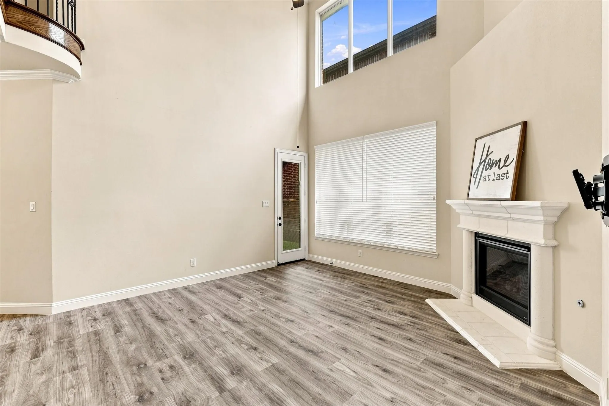 Single Family Residence For Sale in Dallas County , 5012 Province Place, Irving, Texas 75038, 3 Bedroom, 3 Bathroom, 2 Garage spaces, 2,772 Sqft, built in 2013, mls#21377037, Real Estate Agent in Irving, Homes For Sale in Dallas county, Homes For Sale in Irving, Realtor in Irving Texas, Real Estate Brokerage Independent Realty Texas, Luminita Cordes Realtor
