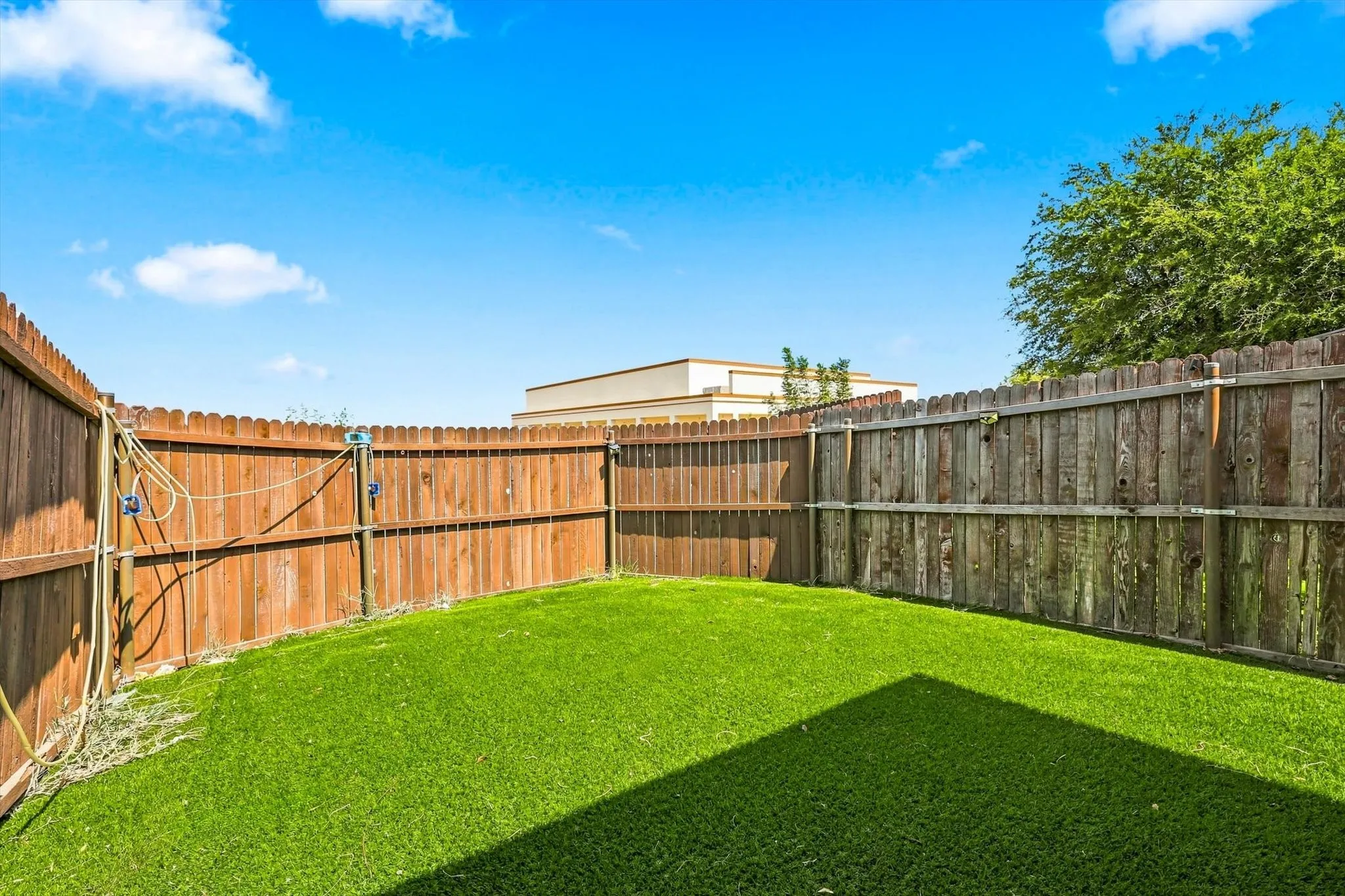 Single Family Residence For Sale in Dallas County , 5012 Province Place, Irving, Texas 75038, 3 Bedroom, 3 Bathroom, 2 Garage spaces, 2,772 Sqft, built in 2013, mls#21377037, Real Estate Agent in Irving, Homes For Sale in Dallas county, Homes For Sale in Irving, Realtor in Irving Texas, Real Estate Brokerage Independent Realty Texas, Luminita Cordes Realtor