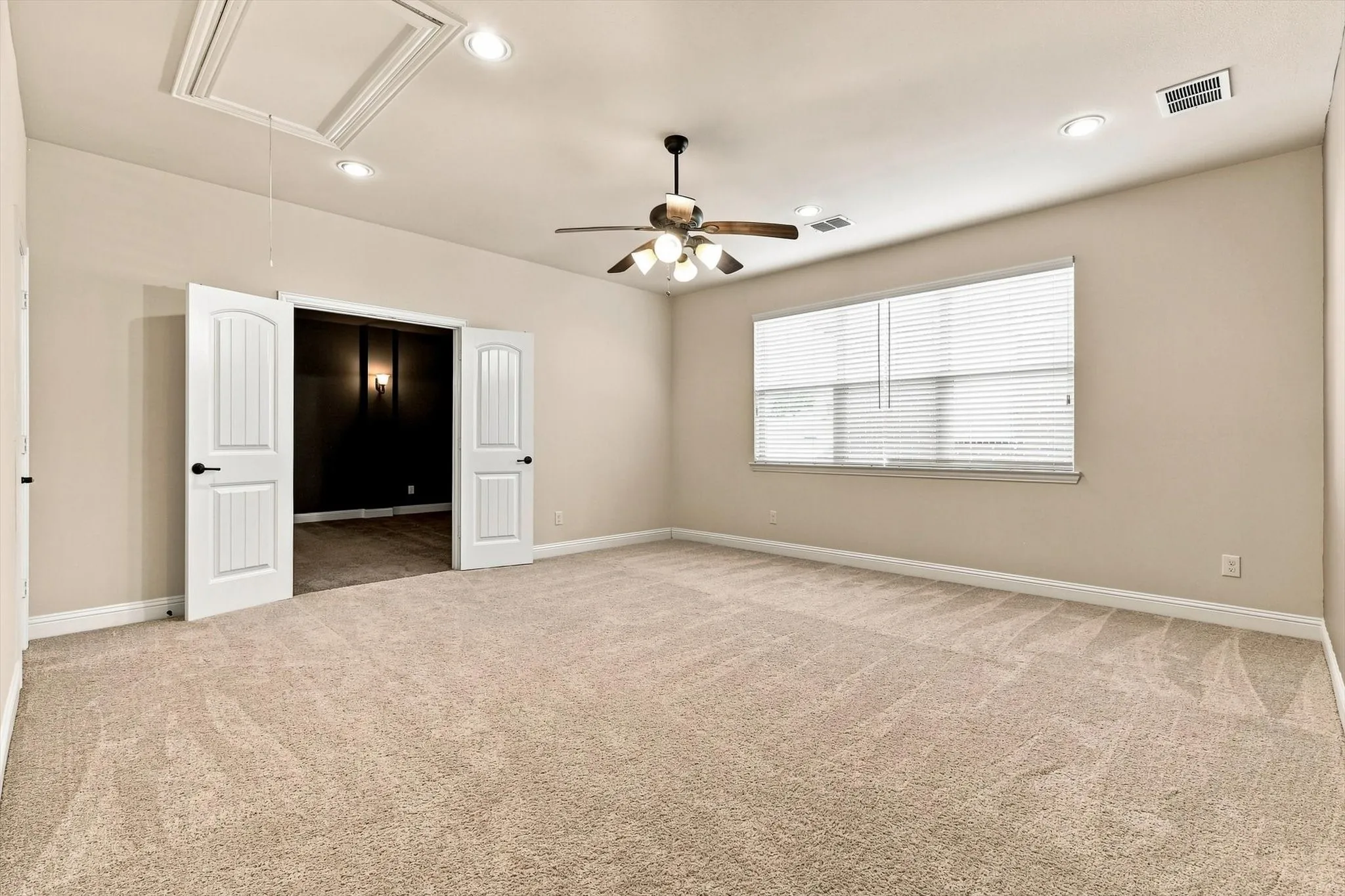Single Family Residence For Sale in Dallas County , 5012 Province Place, Irving, Texas 75038, 3 Bedroom, 3 Bathroom, 2 Garage spaces, 2,772 Sqft, built in 2013, mls#21377037, Real Estate Agent in Irving, Homes For Sale in Dallas county, Homes For Sale in Irving, Realtor in Irving Texas, Real Estate Brokerage Independent Realty Texas, Luminita Cordes Realtor
