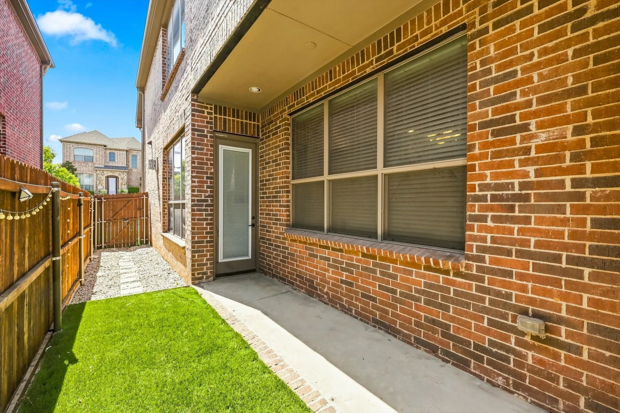 Single Family Residence For Sale in Dallas County , 5012 Province Place, Irving, Texas 75038, 3 Bedroom, 3 Bathroom, 2 Garage spaces, 2,772 Sqft, built in 2013, mls#21377037, Real Estate Agent in Irving, Homes For Sale in Dallas county, Homes For Sale in Irving, Realtor in Irving Texas, Real Estate Brokerage Independent Realty Texas, Luminita Cordes Realtor