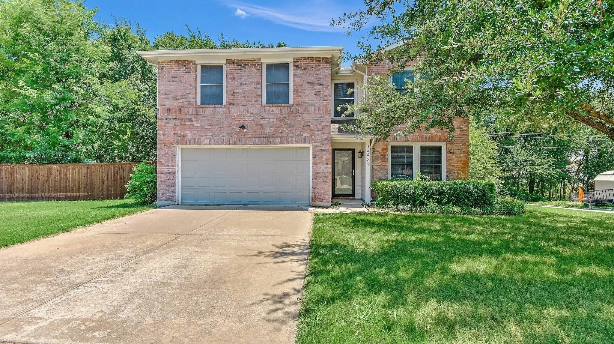 Single Family Residence For Rent in Grayson County , 1605 Southridge Lane, Sherman, Texas 75092, 3 Bedroom, 3 Bathroom, 2 Garage spaces, 2,316 Sqft, built in 2001, mls#21376251, Real Estate Agent in Sherman, Homes For Rent in Grayson county, Homes For Rent in Sherman, Realtor in Sherman Texas, Real Estate Brokerage Independent Realty Texas, Luminita Cordes Realtor