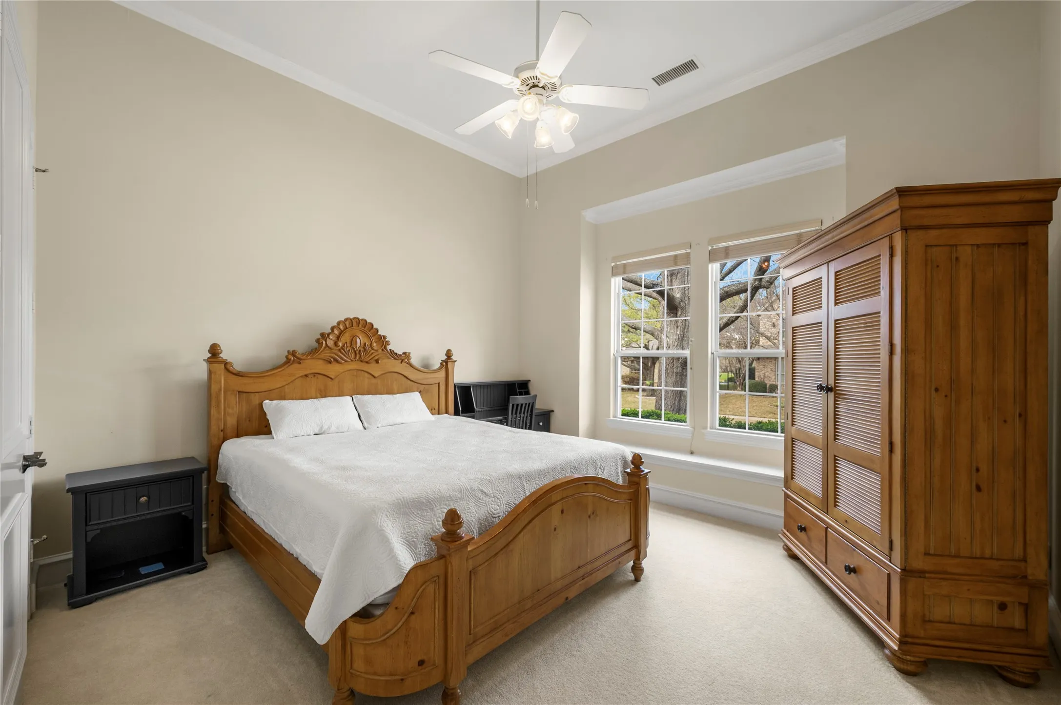 Downstairs split guest room.