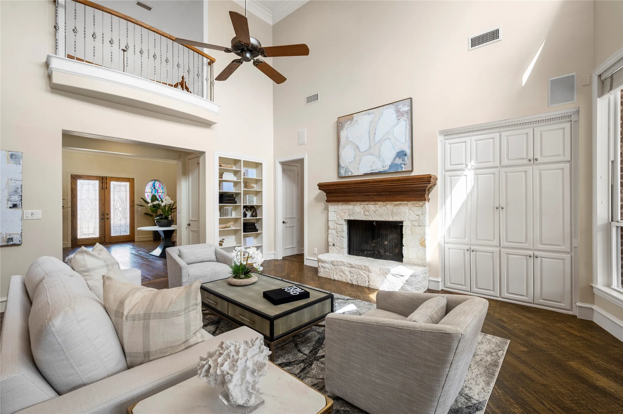 Big family room with 2-story ceiling height.