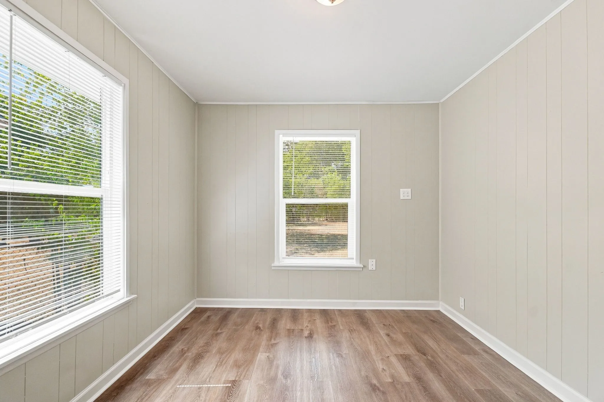 Single Family Residence For Sale in Johnson County , 904 Bales Street, Cleburne, Texas 76033, 3 Bedroom, 2 Bathroom, Garage spaces, 1,040 Sqft, built in 1953, mls#21376552, Real Estate Agent in Cleburne, Homes For Sale in Johnson county, Homes For Sale in Cleburne, Realtor in Cleburne Texas, Real Estate Brokerage Independent Realty Texas, Luminita Cordes Realtor