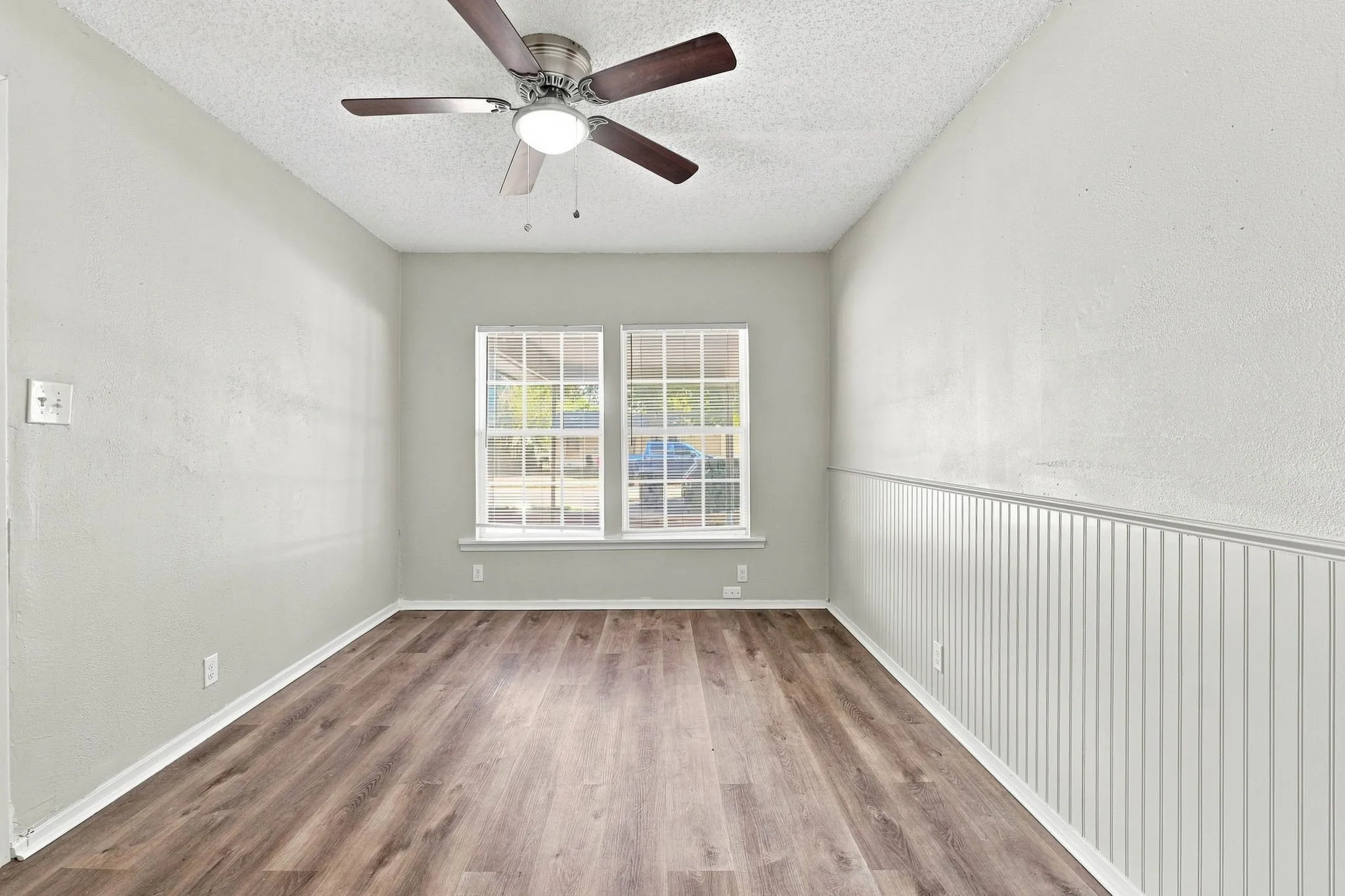 Single Family Residence For Sale in Johnson County , 904 Bales Street, Cleburne, Texas 76033, 3 Bedroom, 2 Bathroom, Garage spaces, 1,040 Sqft, built in 1953, mls#21376552, Real Estate Agent in Cleburne, Homes For Sale in Johnson county, Homes For Sale in Cleburne, Realtor in Cleburne Texas, Real Estate Brokerage Independent Realty Texas, Luminita Cordes Realtor