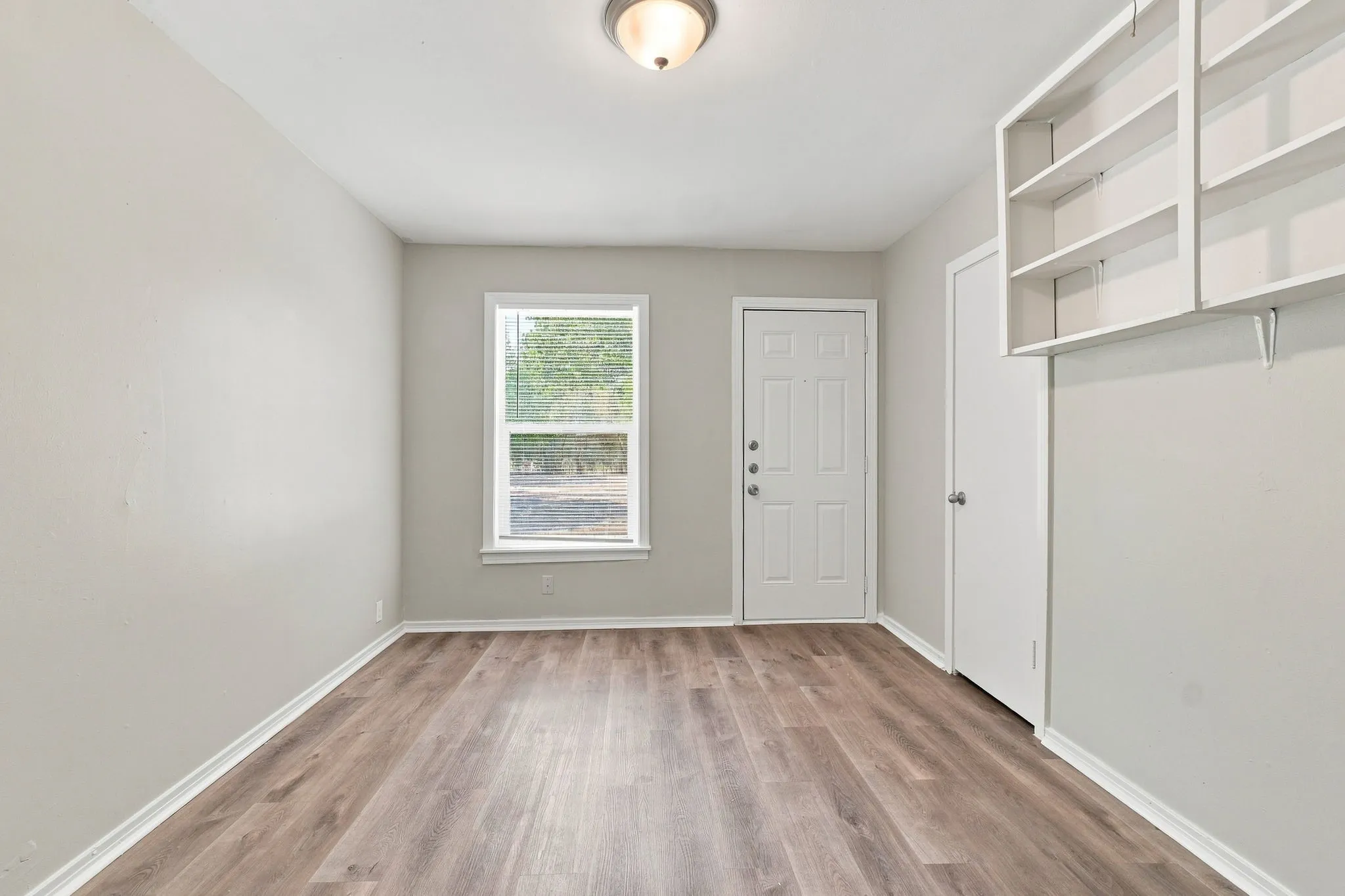 Single Family Residence For Sale in Johnson County , 904 Bales Street, Cleburne, Texas 76033, 3 Bedroom, 2 Bathroom, Garage spaces, 1,040 Sqft, built in 1953, mls#21376552, Real Estate Agent in Cleburne, Homes For Sale in Johnson county, Homes For Sale in Cleburne, Realtor in Cleburne Texas, Real Estate Brokerage Independent Realty Texas, Luminita Cordes Realtor