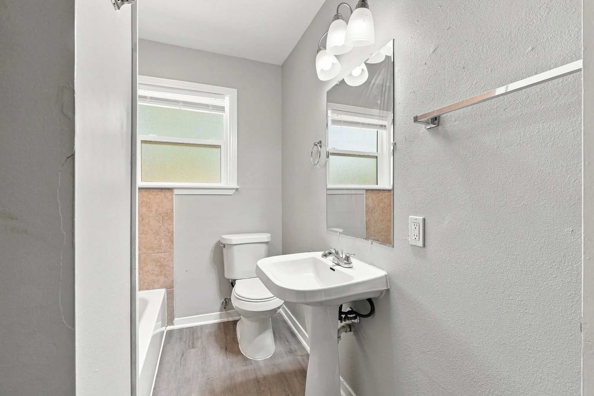 Single Family Residence For Sale in Johnson County , 904 Bales Street, Cleburne, Texas 76033, 3 Bedroom, 2 Bathroom, Garage spaces, 1,040 Sqft, built in 1953, mls#21376552, Real Estate Agent in Cleburne, Homes For Sale in Johnson county, Homes For Sale in Cleburne, Realtor in Cleburne Texas, Real Estate Brokerage Independent Realty Texas, Luminita Cordes Realtor