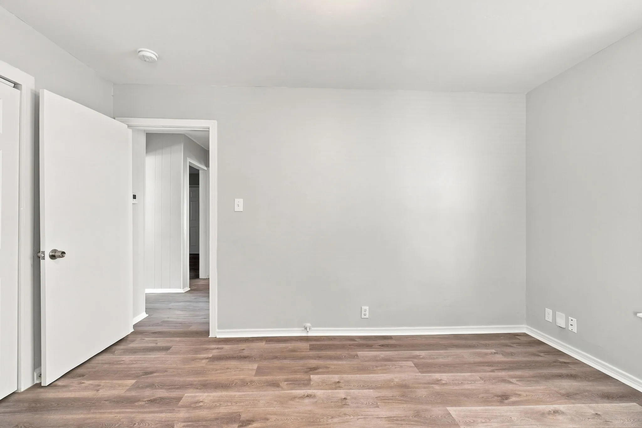 Single Family Residence For Sale in Johnson County , 904 Bales Street, Cleburne, Texas 76033, 3 Bedroom, 2 Bathroom, Garage spaces, 1,040 Sqft, built in 1953, mls#21376552, Real Estate Agent in Cleburne, Homes For Sale in Johnson county, Homes For Sale in Cleburne, Realtor in Cleburne Texas, Real Estate Brokerage Independent Realty Texas, Luminita Cordes Realtor