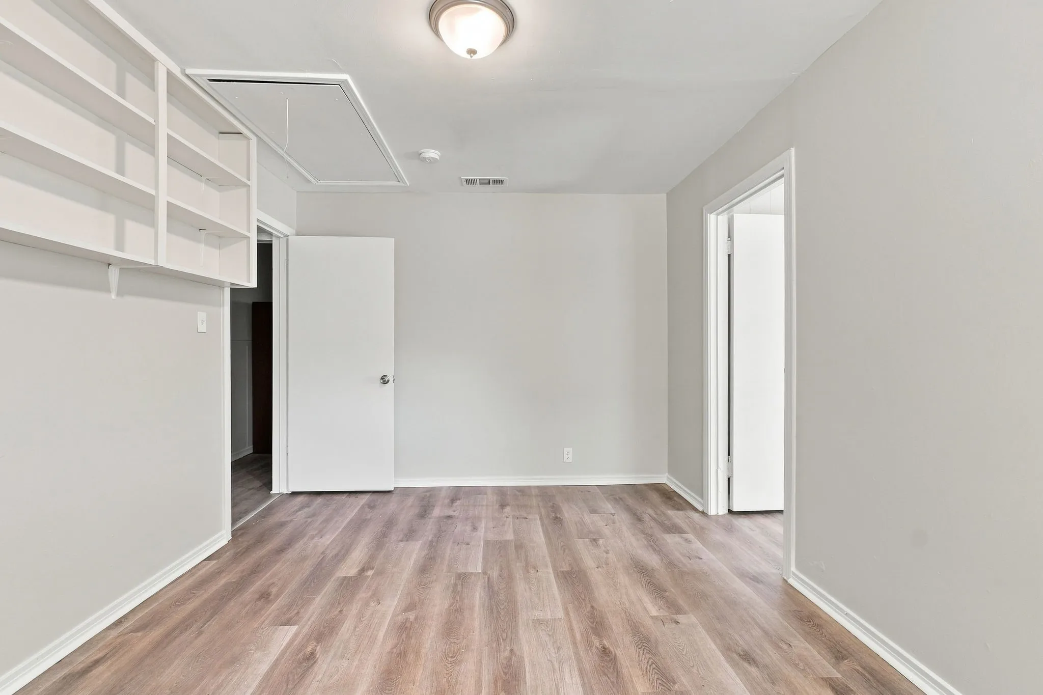 Single Family Residence For Sale in Johnson County , 904 Bales Street, Cleburne, Texas 76033, 3 Bedroom, 2 Bathroom, Garage spaces, 1,040 Sqft, built in 1953, mls#21376552, Real Estate Agent in Cleburne, Homes For Sale in Johnson county, Homes For Sale in Cleburne, Realtor in Cleburne Texas, Real Estate Brokerage Independent Realty Texas, Luminita Cordes Realtor