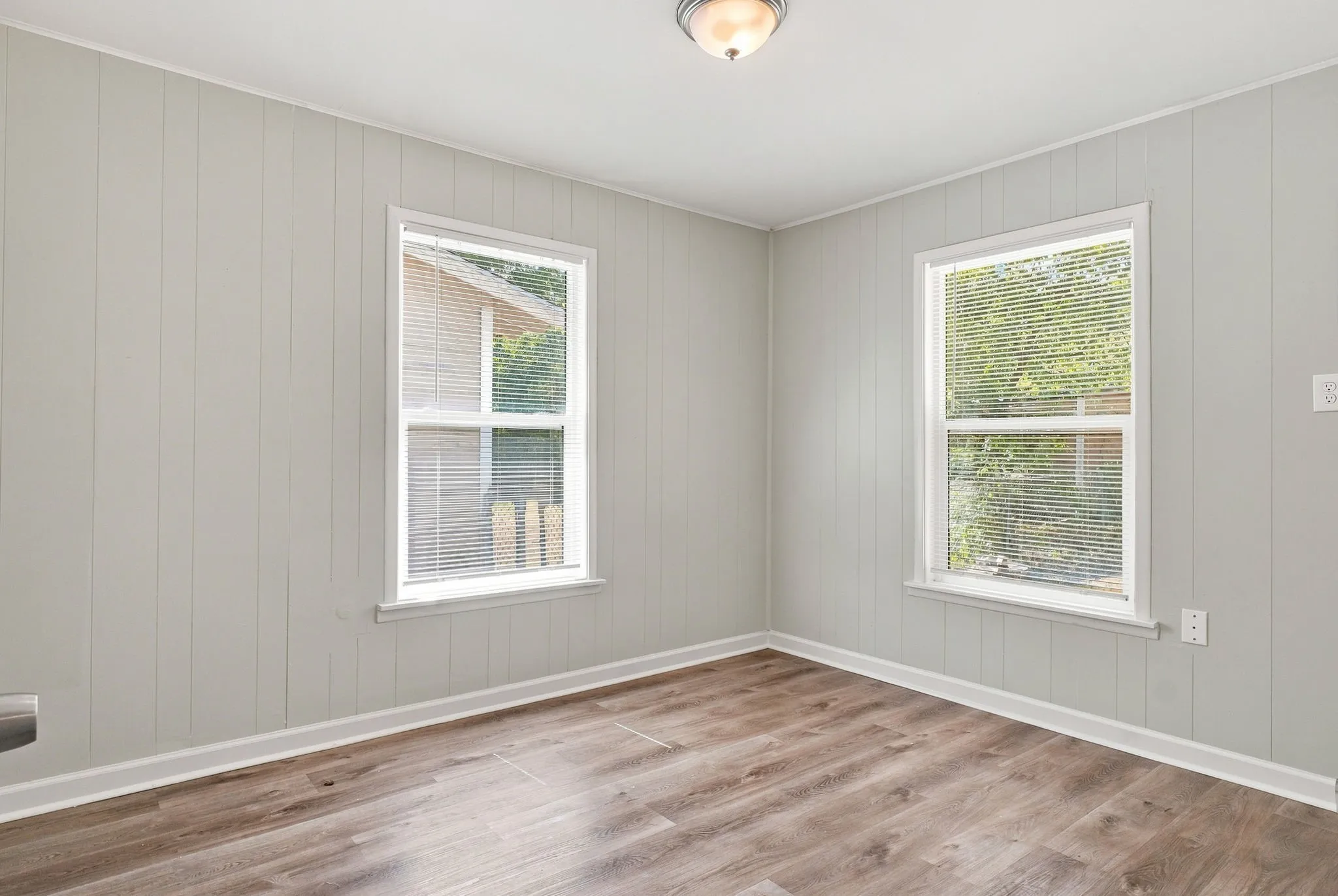 Single Family Residence For Sale in Johnson County , 904 Bales Street, Cleburne, Texas 76033, 3 Bedroom, 2 Bathroom, Garage spaces, 1,040 Sqft, built in 1953, mls#21376552, Real Estate Agent in Cleburne, Homes For Sale in Johnson county, Homes For Sale in Cleburne, Realtor in Cleburne Texas, Real Estate Brokerage Independent Realty Texas, Luminita Cordes Realtor