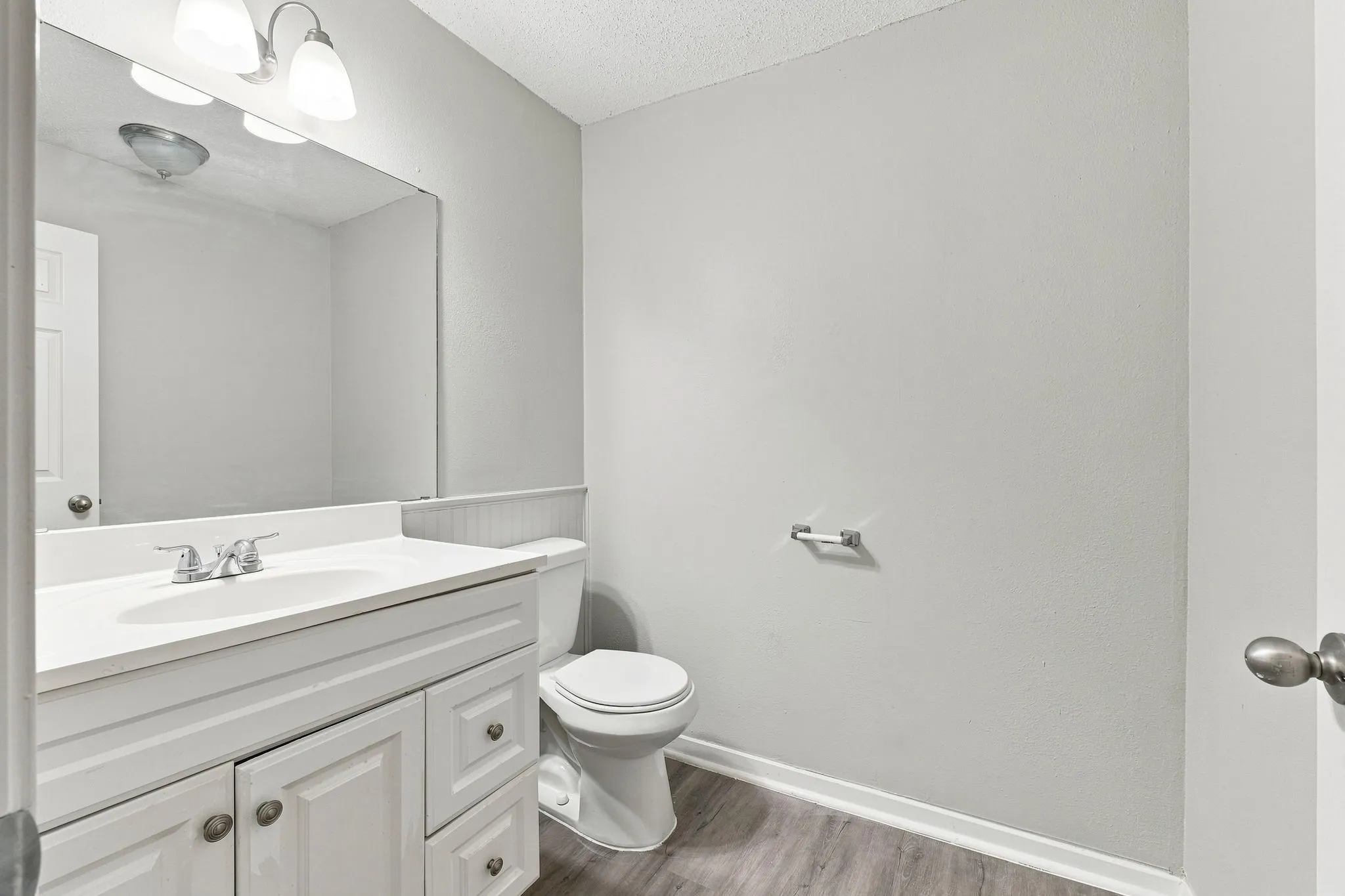 Single Family Residence For Sale in Johnson County , 904 Bales Street, Cleburne, Texas 76033, 3 Bedroom, 2 Bathroom, Garage spaces, 1,040 Sqft, built in 1953, mls#21376552, Real Estate Agent in Cleburne, Homes For Sale in Johnson county, Homes For Sale in Cleburne, Realtor in Cleburne Texas, Real Estate Brokerage Independent Realty Texas, Luminita Cordes Realtor
