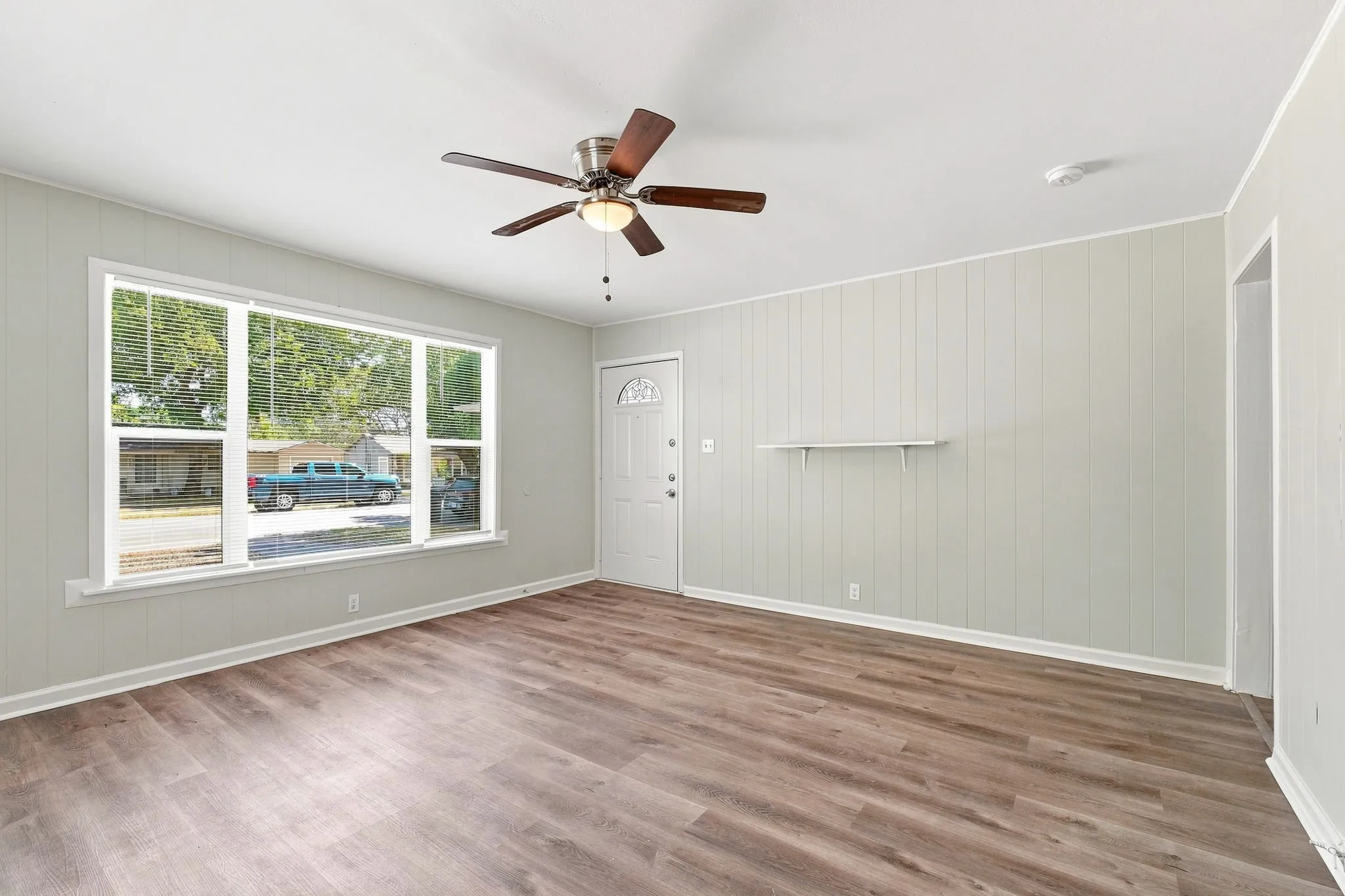 Single Family Residence For Sale in Johnson County , 904 Bales Street, Cleburne, Texas 76033, 3 Bedroom, 2 Bathroom, Garage spaces, 1,040 Sqft, built in 1953, mls#21376552, Real Estate Agent in Cleburne, Homes For Sale in Johnson county, Homes For Sale in Cleburne, Realtor in Cleburne Texas, Real Estate Brokerage Independent Realty Texas, Luminita Cordes Realtor