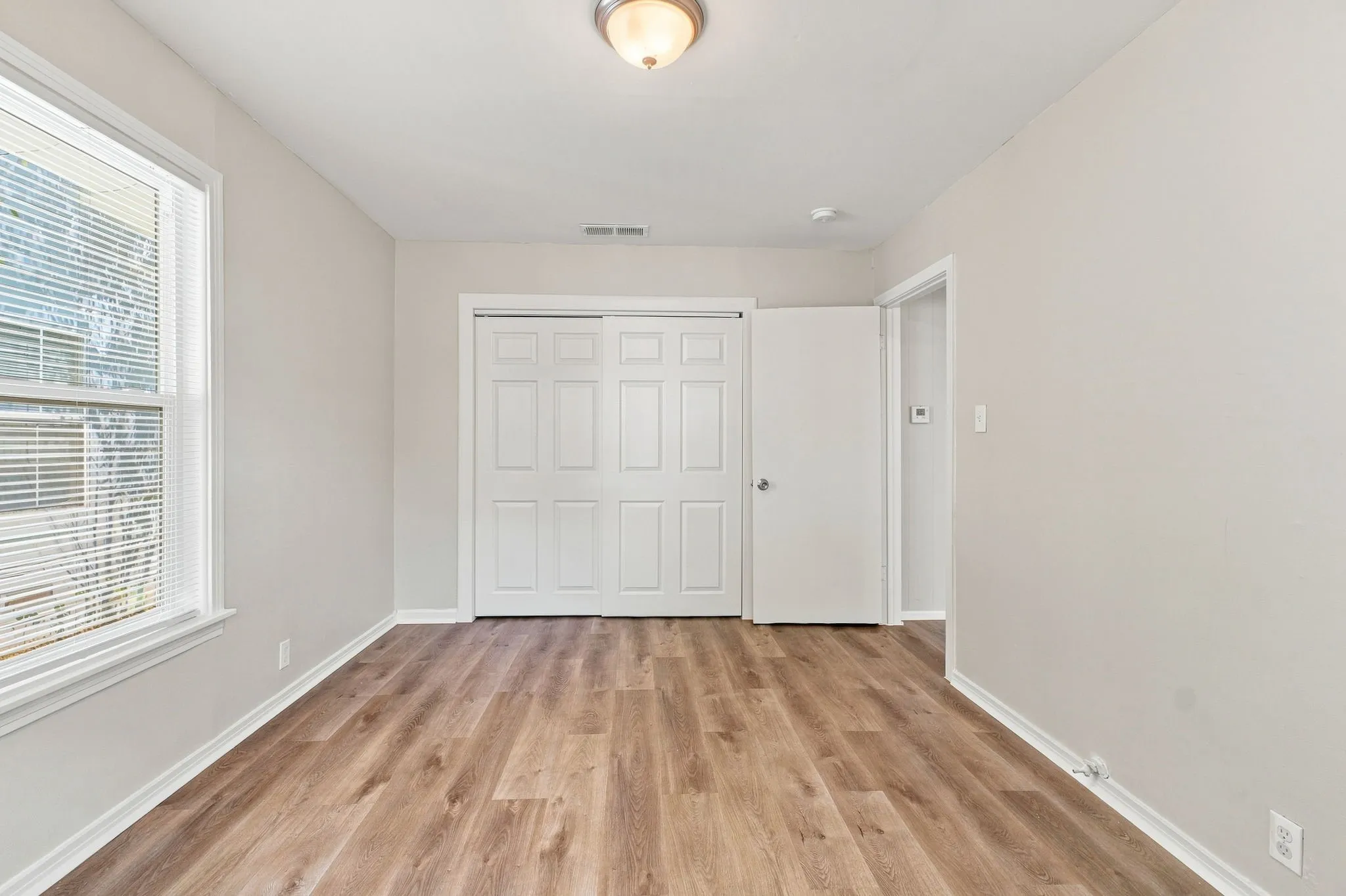 Single Family Residence For Sale in Johnson County , 904 Bales Street, Cleburne, Texas 76033, 3 Bedroom, 2 Bathroom, Garage spaces, 1,040 Sqft, built in 1953, mls#21376552, Real Estate Agent in Cleburne, Homes For Sale in Johnson county, Homes For Sale in Cleburne, Realtor in Cleburne Texas, Real Estate Brokerage Independent Realty Texas, Luminita Cordes Realtor