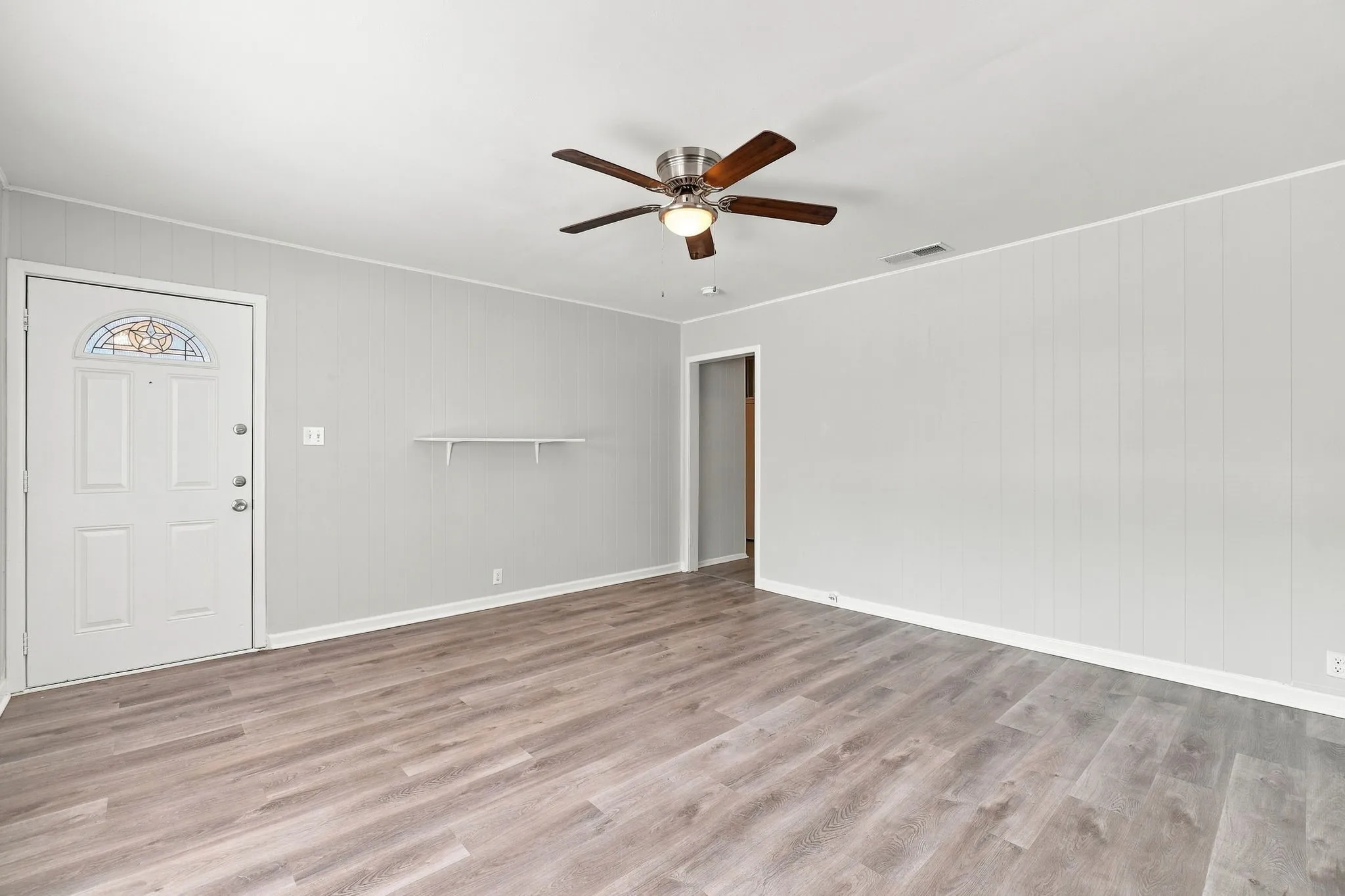 Single Family Residence For Sale in Johnson County , 904 Bales Street, Cleburne, Texas 76033, 3 Bedroom, 2 Bathroom, Garage spaces, 1,040 Sqft, built in 1953, mls#21376552, Real Estate Agent in Cleburne, Homes For Sale in Johnson county, Homes For Sale in Cleburne, Realtor in Cleburne Texas, Real Estate Brokerage Independent Realty Texas, Luminita Cordes Realtor