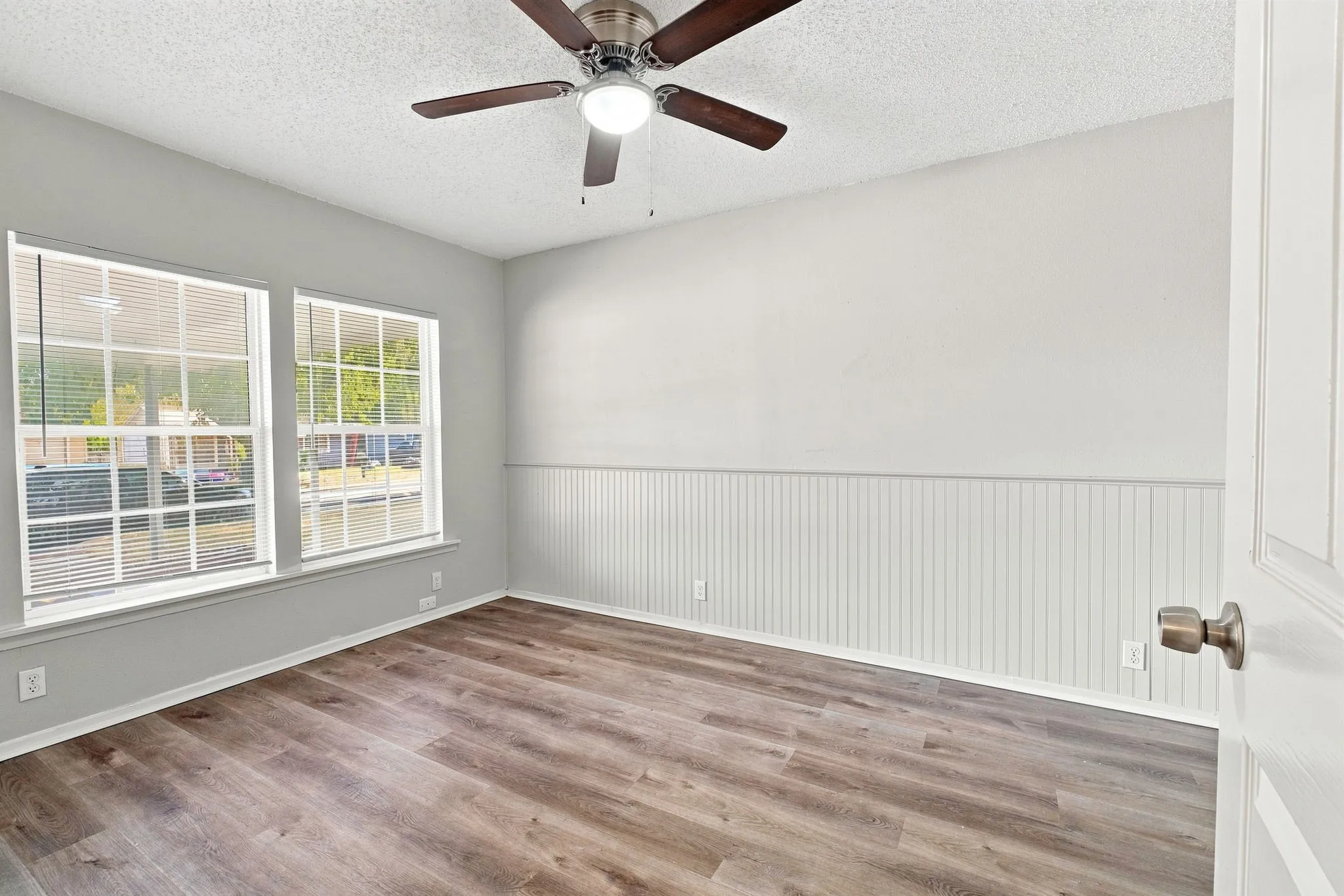 Single Family Residence For Sale in Johnson County , 904 Bales Street, Cleburne, Texas 76033, 3 Bedroom, 2 Bathroom, Garage spaces, 1,040 Sqft, built in 1953, mls#21376552, Real Estate Agent in Cleburne, Homes For Sale in Johnson county, Homes For Sale in Cleburne, Realtor in Cleburne Texas, Real Estate Brokerage Independent Realty Texas, Luminita Cordes Realtor