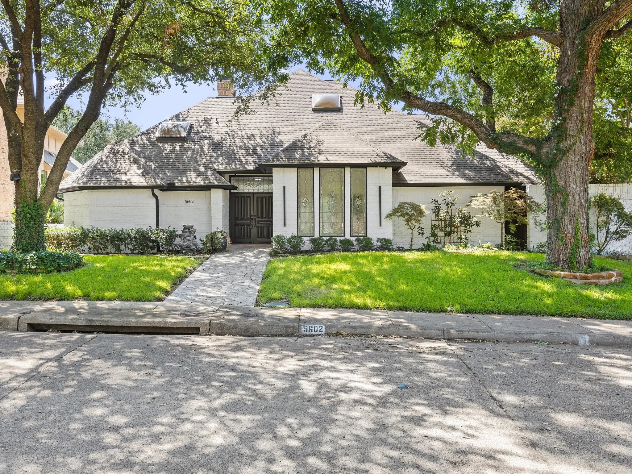 Single Family Residence For Rent in Collin County , 5602 Twin Brooks Drive, Dallas, Texas 75252, 4 Bedroom, 3 Bathroom, 3 Garage spaces, 3,605 Sqft, built in 1983, mls#21377812, Real Estate Agent in Dallas, Homes For Rent in Collin county, Homes For Rent in Dallas, Realtor in Dallas Texas, Real Estate Brokerage Independent Realty Texas, Luminita Cordes Realtor