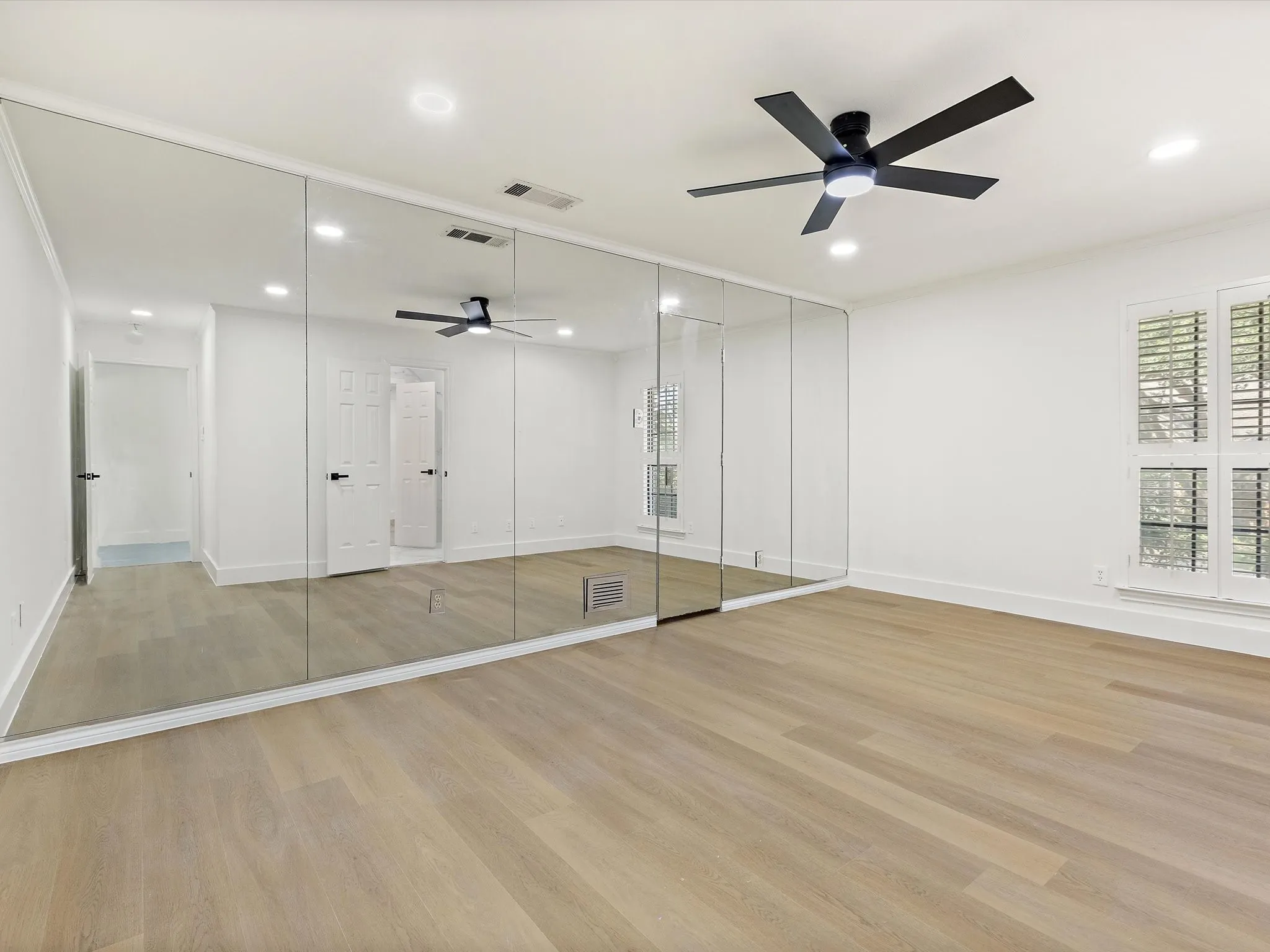 Single Family Residence For Rent in Collin County , 5602 Twin Brooks Drive, Dallas, Texas 75252, 4 Bedroom, 3 Bathroom, 3 Garage spaces, 3,605 Sqft, built in 1983, mls#21377812, Real Estate Agent in Dallas, Homes For Rent in Collin county, Homes For Rent in Dallas, Realtor in Dallas Texas, Real Estate Brokerage Independent Realty Texas, Luminita Cordes Realtor