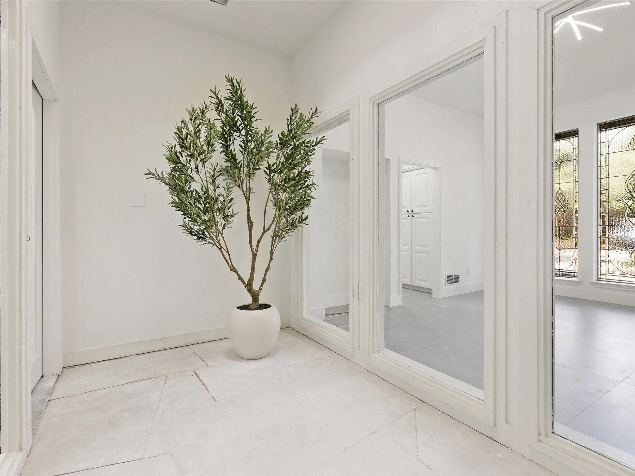 Single Family Residence For Rent in Collin County , 5602 Twin Brooks Drive, Dallas, Texas 75252, 4 Bedroom, 3 Bathroom, 3 Garage spaces, 3,605 Sqft, built in 1983, mls#21377812, Real Estate Agent in Dallas, Homes For Rent in Collin county, Homes For Rent in Dallas, Realtor in Dallas Texas, Real Estate Brokerage Independent Realty Texas, Luminita Cordes Realtor