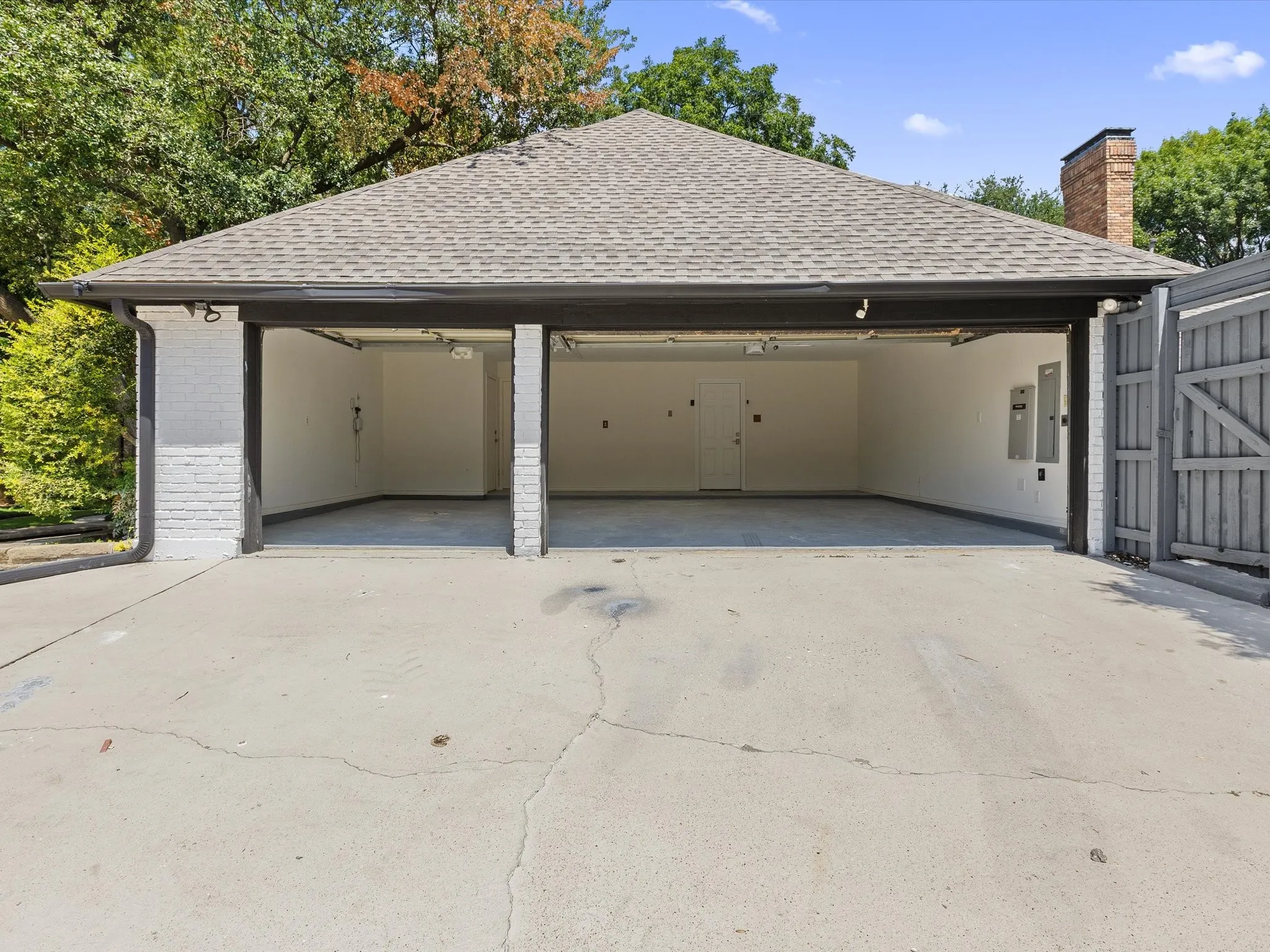 Single Family Residence For Rent in Collin County , 5602 Twin Brooks Drive, Dallas, Texas 75252, 4 Bedroom, 3 Bathroom, 3 Garage spaces, 3,605 Sqft, built in 1983, mls#21377812, Real Estate Agent in Dallas, Homes For Rent in Collin county, Homes For Rent in Dallas, Realtor in Dallas Texas, Real Estate Brokerage Independent Realty Texas, Luminita Cordes Realtor