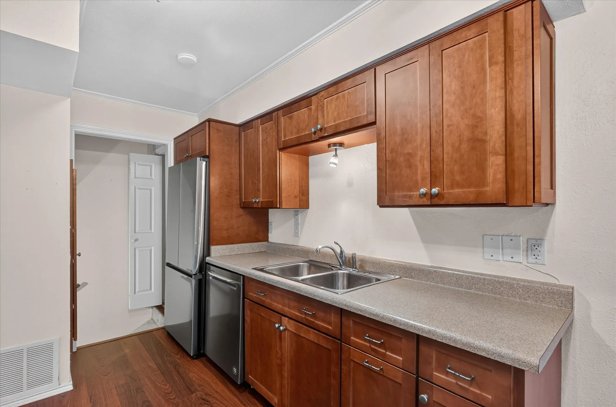 Single Family Residence For Rent in Collin County , 2612 Custer Parkway A, Richardson, Texas 75080, 2 Bedroom, 3 Bathroom, Garage spaces, 1,632 Sqft, built in 1973, mls#21377814, Real Estate Agent in Richardson, Homes For Rent in Collin county, Homes For Rent in Richardson, Realtor in Richardson Texas, Real Estate Brokerage Independent Realty Texas, Luminita Cordes Realtor