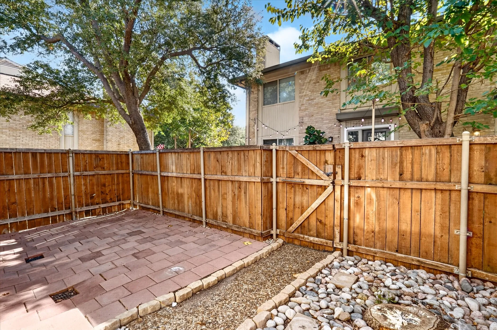 Single Family Residence For Rent in Collin County , 2612 Custer Parkway A, Richardson, Texas 75080, 2 Bedroom, 3 Bathroom, Garage spaces, 1,632 Sqft, built in 1973, mls#21377814, Real Estate Agent in Richardson, Homes For Rent in Collin county, Homes For Rent in Richardson, Realtor in Richardson Texas, Real Estate Brokerage Independent Realty Texas, Luminita Cordes Realtor