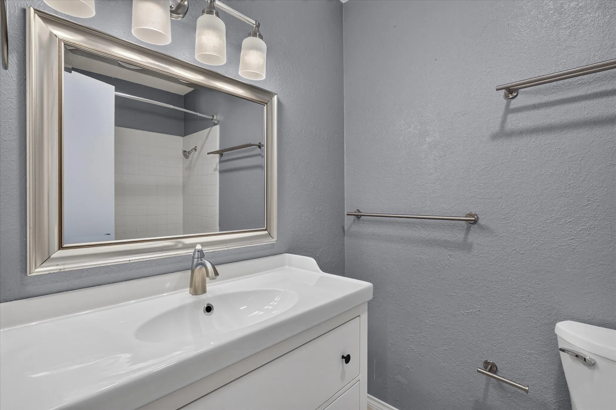 Single Family Residence For Rent in Collin County , 2612 Custer Parkway A, Richardson, Texas 75080, 2 Bedroom, 3 Bathroom, Garage spaces, 1,632 Sqft, built in 1973, mls#21377814, Real Estate Agent in Richardson, Homes For Rent in Collin county, Homes For Rent in Richardson, Realtor in Richardson Texas, Real Estate Brokerage Independent Realty Texas, Luminita Cordes Realtor