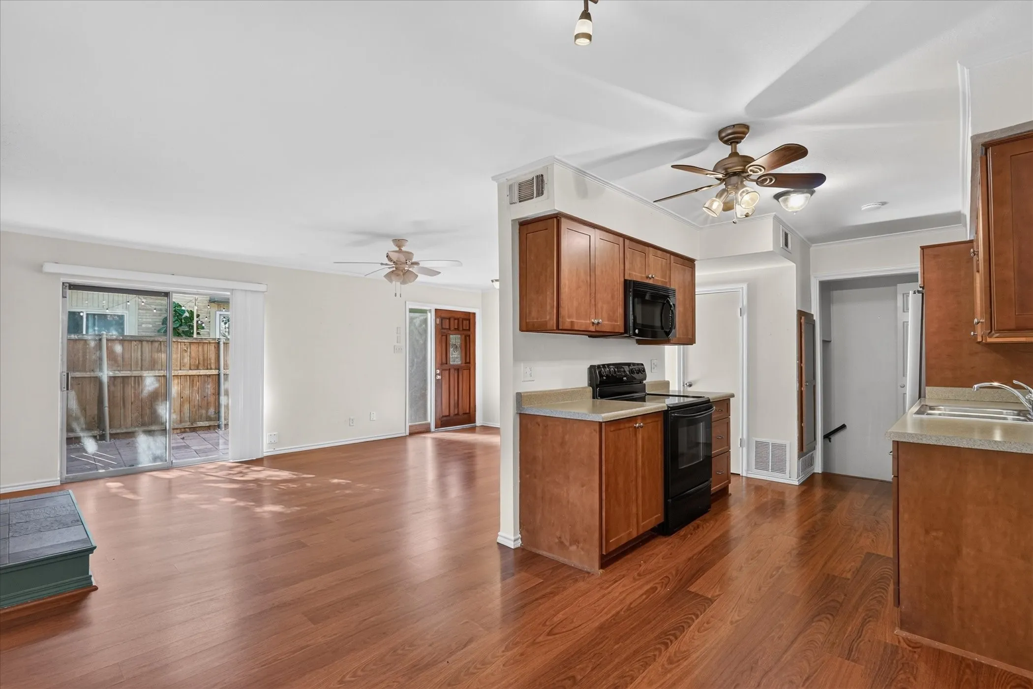 Single Family Residence For Rent in Collin County , 2612 Custer Parkway A, Richardson, Texas 75080, 2 Bedroom, 3 Bathroom, Garage spaces, 1,632 Sqft, built in 1973, mls#21377814, Real Estate Agent in Richardson, Homes For Rent in Collin county, Homes For Rent in Richardson, Realtor in Richardson Texas, Real Estate Brokerage Independent Realty Texas, Luminita Cordes Realtor