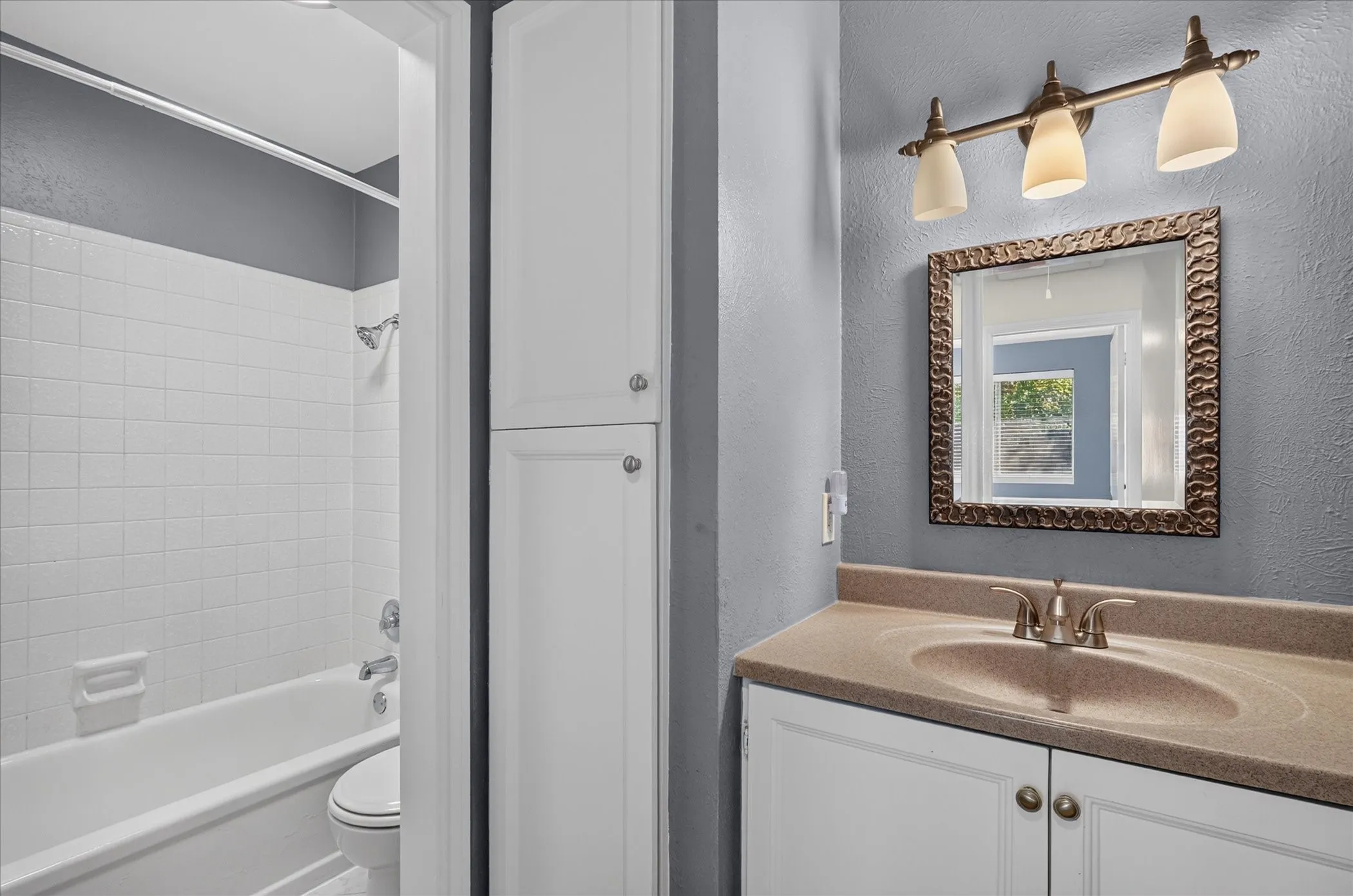 Single Family Residence For Rent in Collin County , 2612 Custer Parkway A, Richardson, Texas 75080, 2 Bedroom, 3 Bathroom, Garage spaces, 1,632 Sqft, built in 1973, mls#21377814, Real Estate Agent in Richardson, Homes For Rent in Collin county, Homes For Rent in Richardson, Realtor in Richardson Texas, Real Estate Brokerage Independent Realty Texas, Luminita Cordes Realtor
