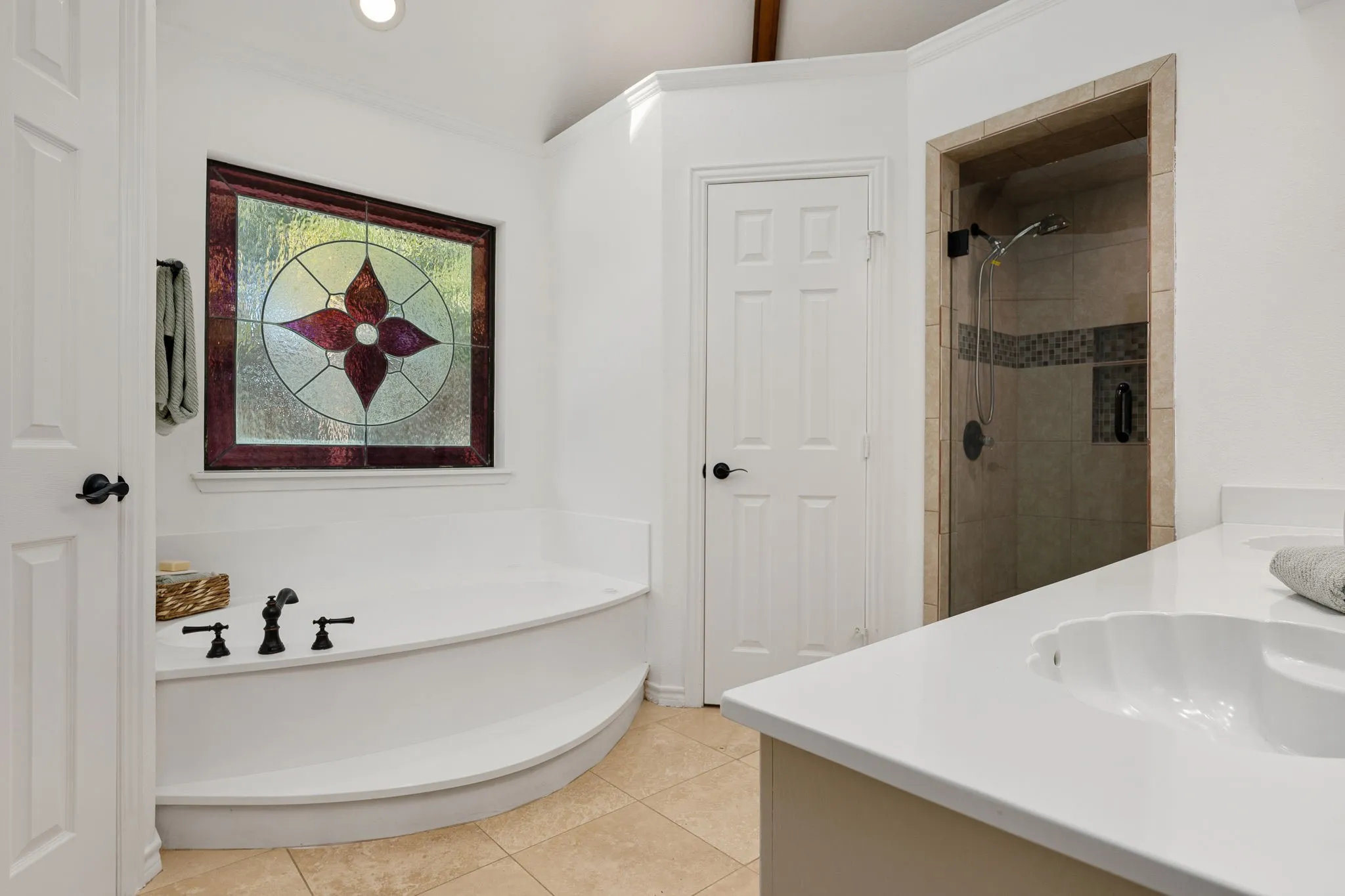 Single Family Residence For Sale in Tarrant County , 716 Ashley Drive, Hurst, Texas 76054, 3 Bedroom, 3 Bathroom, 2 Garage spaces, 2,060 Sqft, built in 1986, mls#21375264, Real Estate Agent in Hurst, Homes For Sale in Tarrant county, Homes For Sale in Hurst, Realtor in Hurst Texas, Real Estate Brokerage Independent Realty Texas, Luminita Cordes Realtor