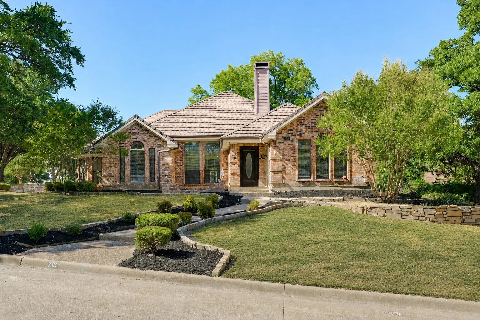 Single Family Residence For Sale in Tarrant County , 716 Ashley Drive, Hurst, Texas 76054, 3 Bedroom, 3 Bathroom, 2 Garage spaces, 2,060 Sqft, built in 1986, mls#21375264, Real Estate Agent in Hurst, Homes For Sale in Tarrant county, Homes For Sale in Hurst, Realtor in Hurst Texas, Real Estate Brokerage Independent Realty Texas, Luminita Cordes Realtor