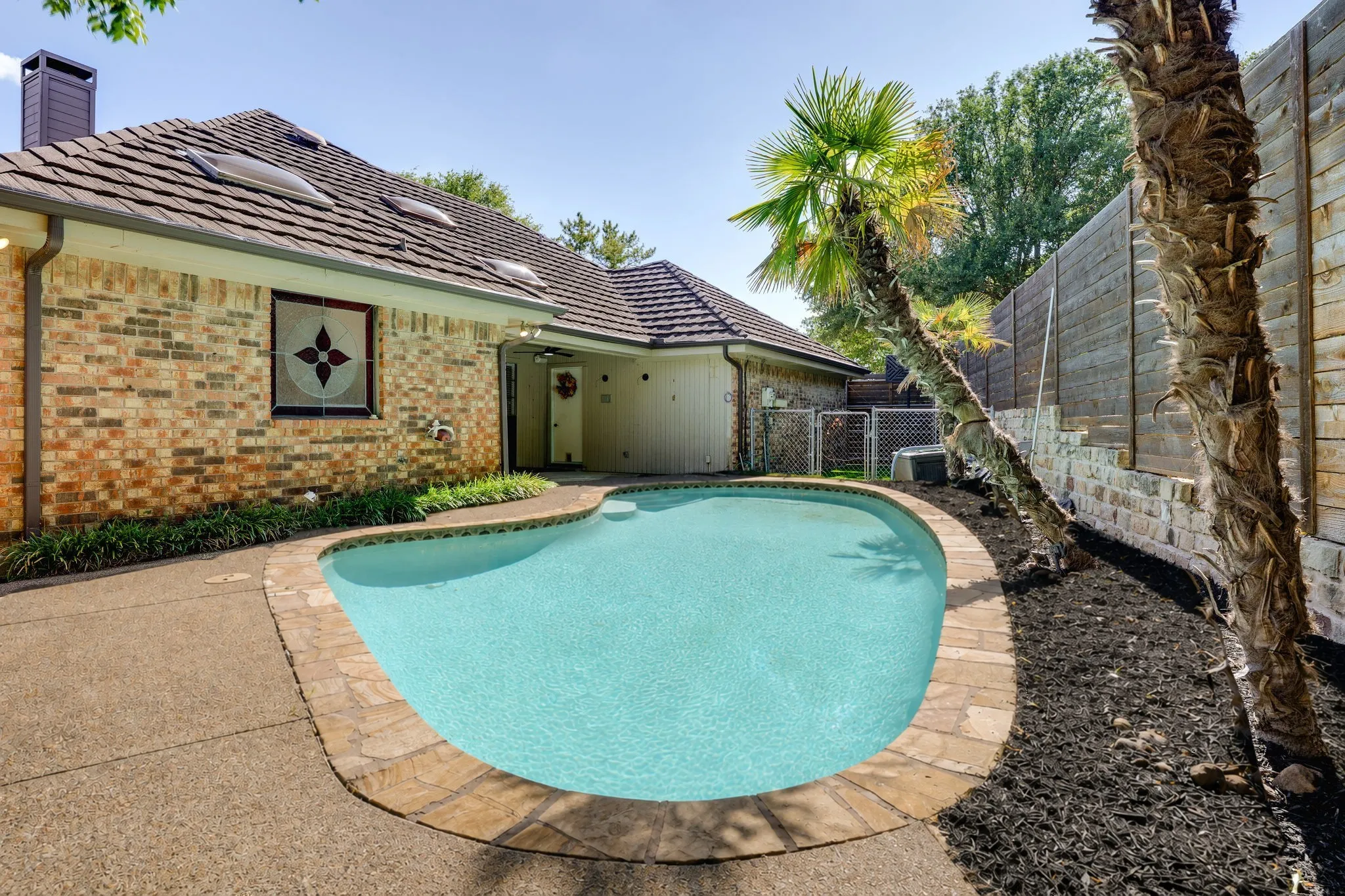 Single Family Residence For Sale in Tarrant County , 716 Ashley Drive, Hurst, Texas 76054, 3 Bedroom, 3 Bathroom, 2 Garage spaces, 2,060 Sqft, built in 1986, mls#21375264, Real Estate Agent in Hurst, Homes For Sale in Tarrant county, Homes For Sale in Hurst, Realtor in Hurst Texas, Real Estate Brokerage Independent Realty Texas, Luminita Cordes Realtor