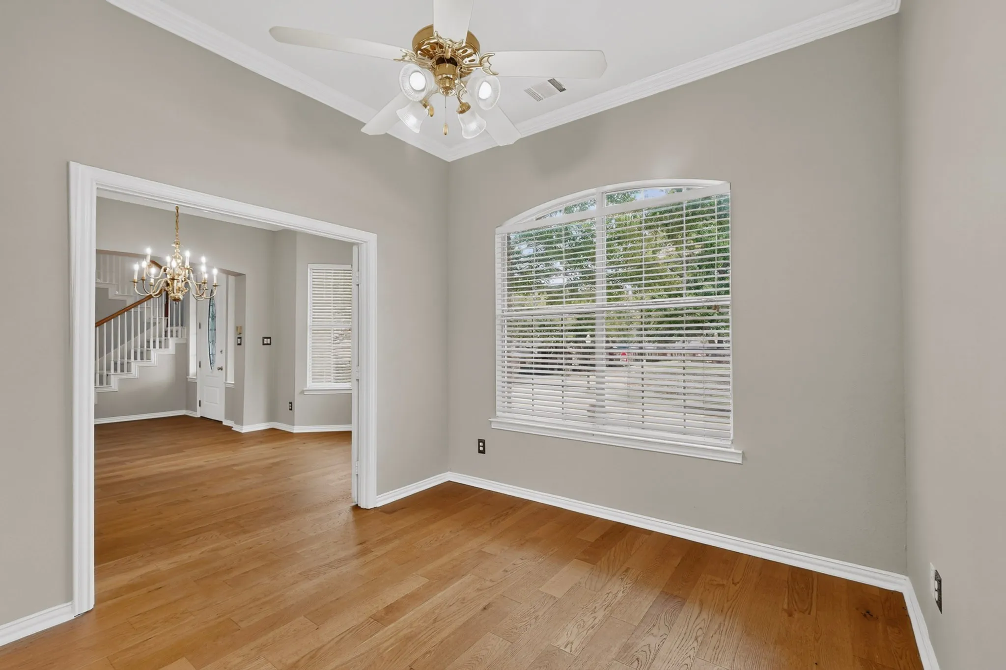 Single Family Residence For Sale in Collin County , 4433 Courtney Lane, Richardson, Texas 75082, 5 Bedroom, 4 Bathroom, 2 Garage spaces, 3,263 Sqft, built in 1998, mls#21369097, Real Estate Agent in Richardson, Homes For Sale in Collin county, Homes For Sale in Richardson, Realtor in Richardson Texas, Real Estate Brokerage Independent Realty Texas, Luminita Cordes Realtor