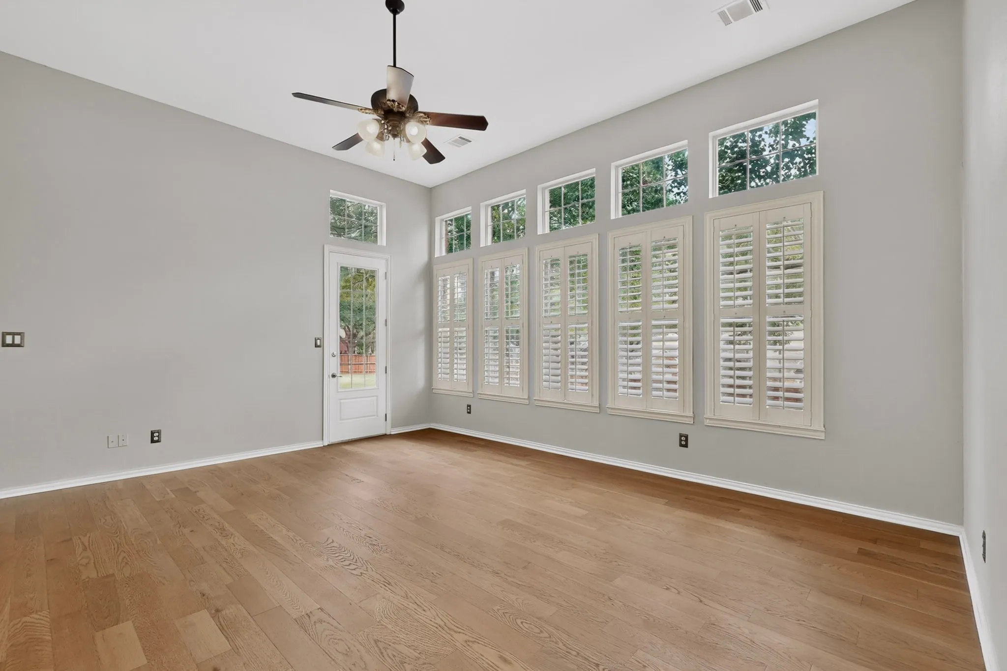 Single Family Residence For Sale in Collin County , 4433 Courtney Lane, Richardson, Texas 75082, 5 Bedroom, 4 Bathroom, 2 Garage spaces, 3,263 Sqft, built in 1998, mls#21369097, Real Estate Agent in Richardson, Homes For Sale in Collin county, Homes For Sale in Richardson, Realtor in Richardson Texas, Real Estate Brokerage Independent Realty Texas, Luminita Cordes Realtor