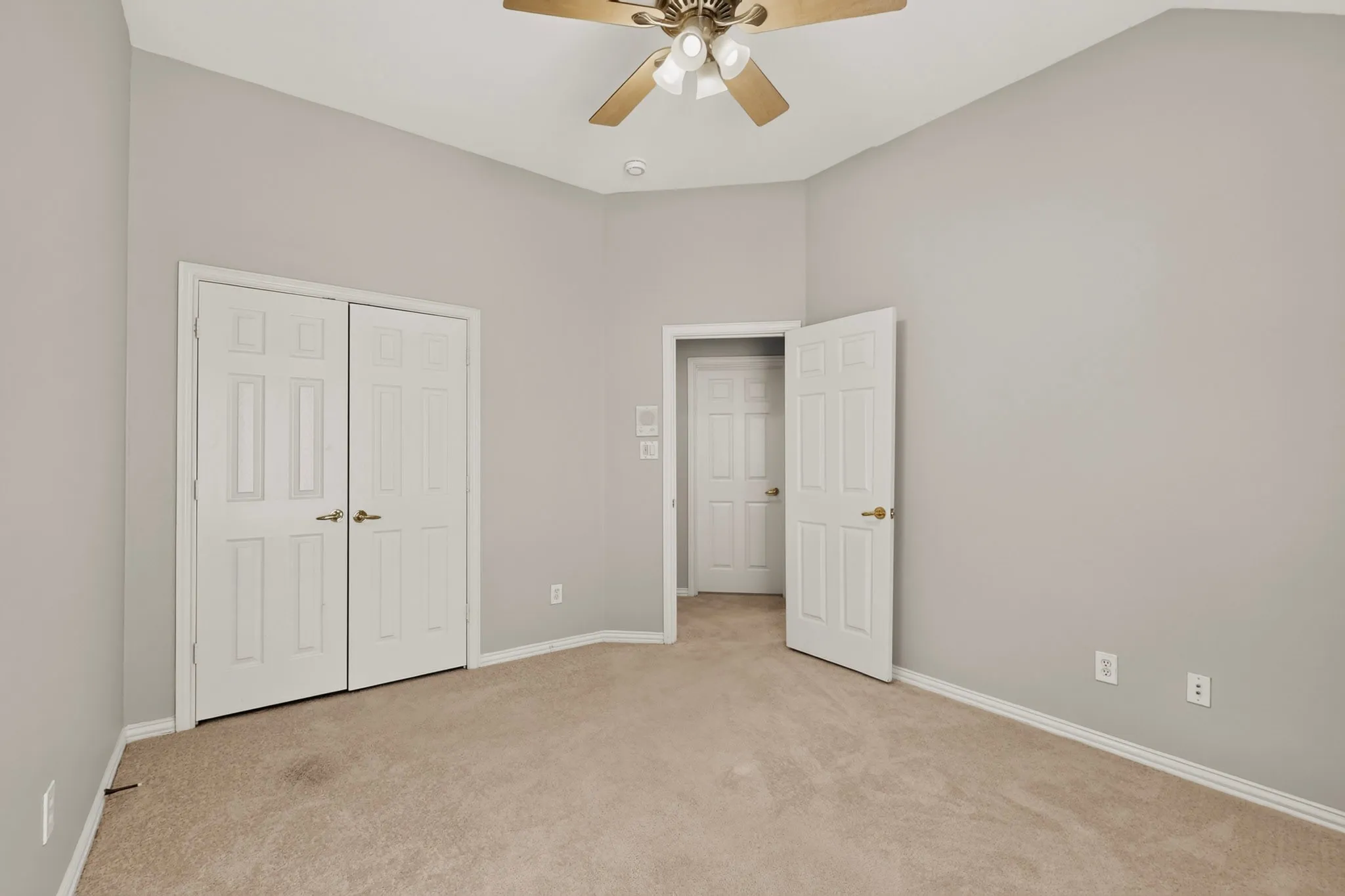 Single Family Residence For Sale in Collin County , 4433 Courtney Lane, Richardson, Texas 75082, 5 Bedroom, 4 Bathroom, 2 Garage spaces, 3,263 Sqft, built in 1998, mls#21369097, Real Estate Agent in Richardson, Homes For Sale in Collin county, Homes For Sale in Richardson, Realtor in Richardson Texas, Real Estate Brokerage Independent Realty Texas, Luminita Cordes Realtor