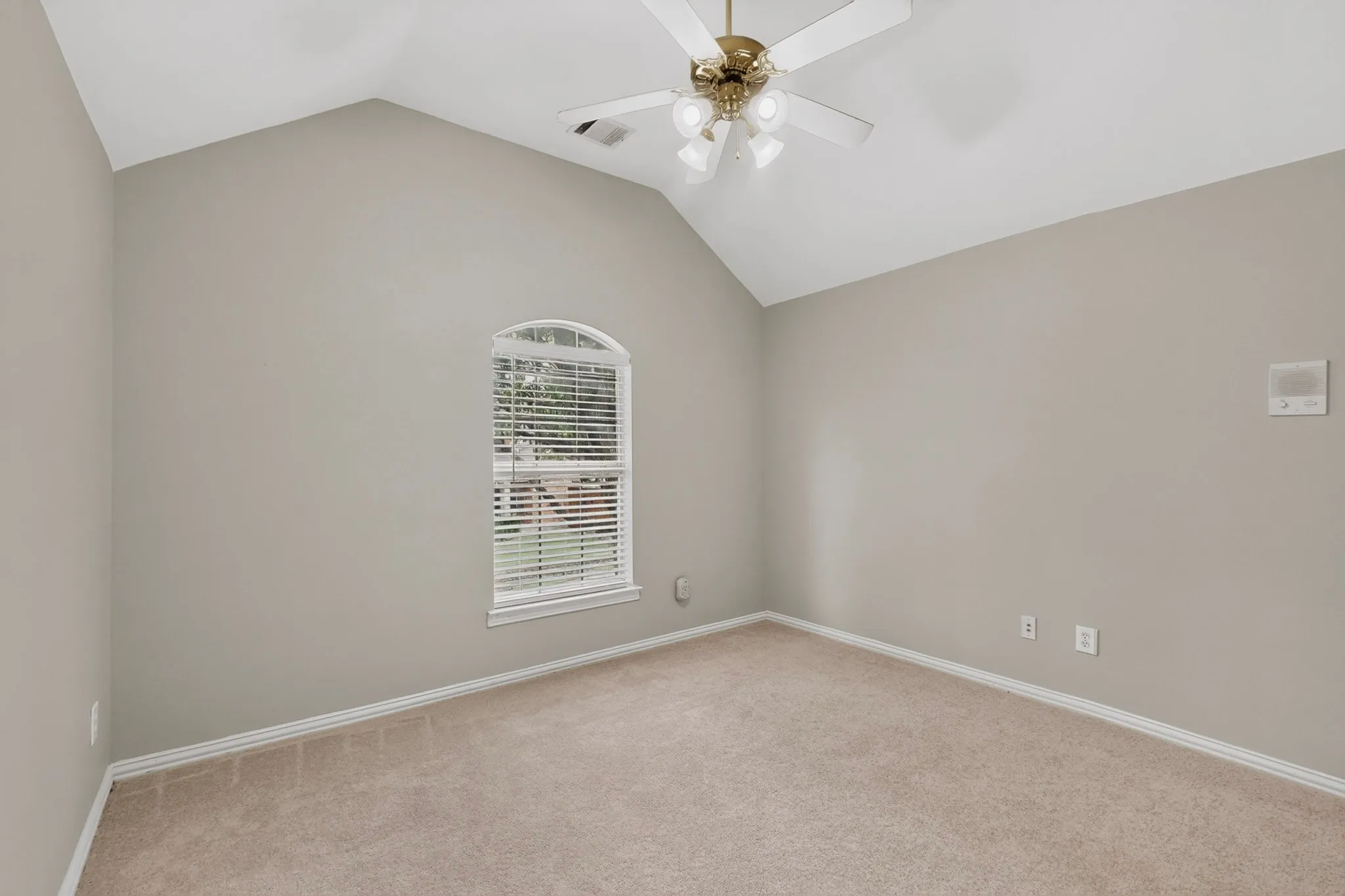 Single Family Residence For Sale in Collin County , 4433 Courtney Lane, Richardson, Texas 75082, 5 Bedroom, 4 Bathroom, 2 Garage spaces, 3,263 Sqft, built in 1998, mls#21369097, Real Estate Agent in Richardson, Homes For Sale in Collin county, Homes For Sale in Richardson, Realtor in Richardson Texas, Real Estate Brokerage Independent Realty Texas, Luminita Cordes Realtor