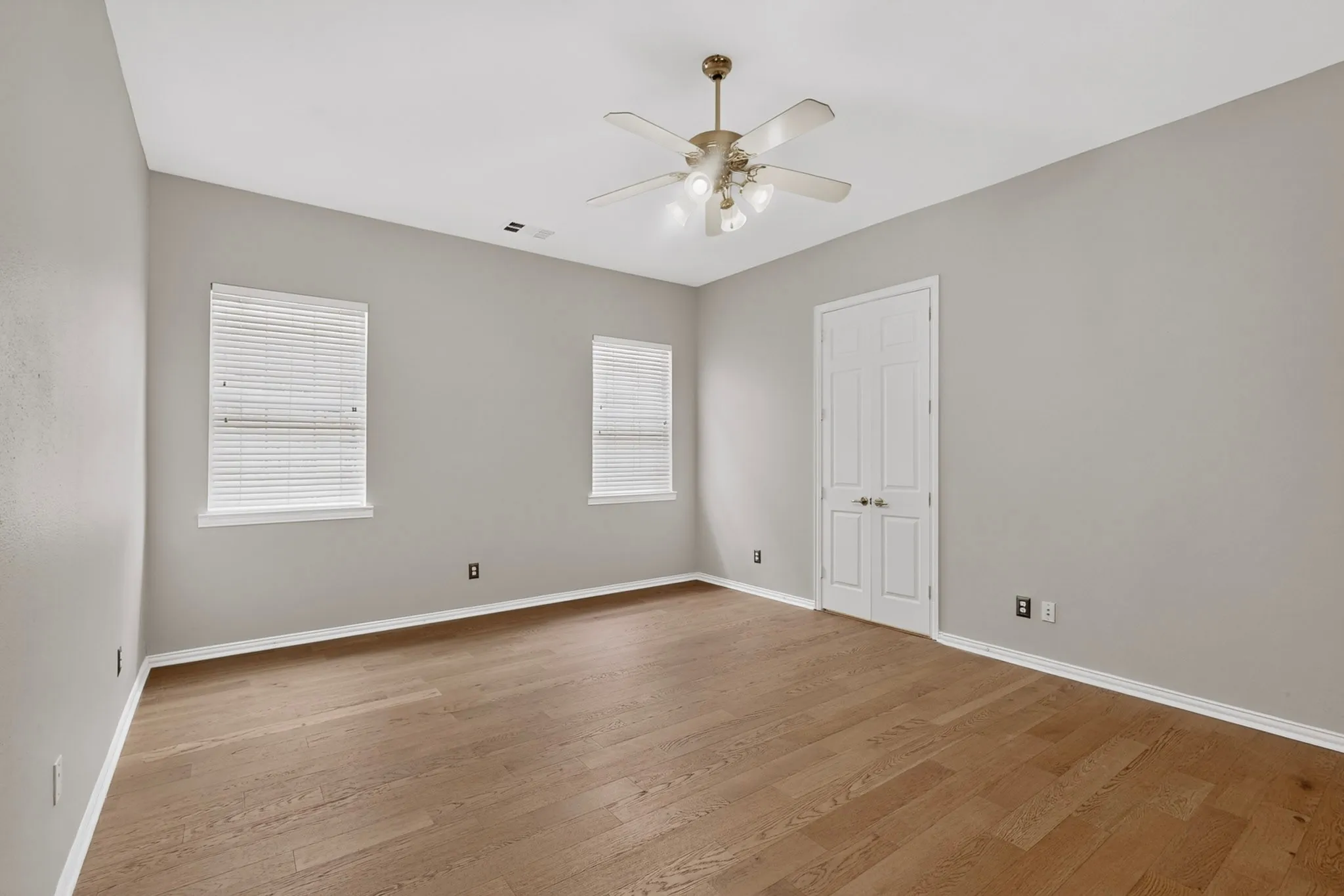 Single Family Residence For Sale in Collin County , 4433 Courtney Lane, Richardson, Texas 75082, 5 Bedroom, 4 Bathroom, 2 Garage spaces, 3,263 Sqft, built in 1998, mls#21369097, Real Estate Agent in Richardson, Homes For Sale in Collin county, Homes For Sale in Richardson, Realtor in Richardson Texas, Real Estate Brokerage Independent Realty Texas, Luminita Cordes Realtor